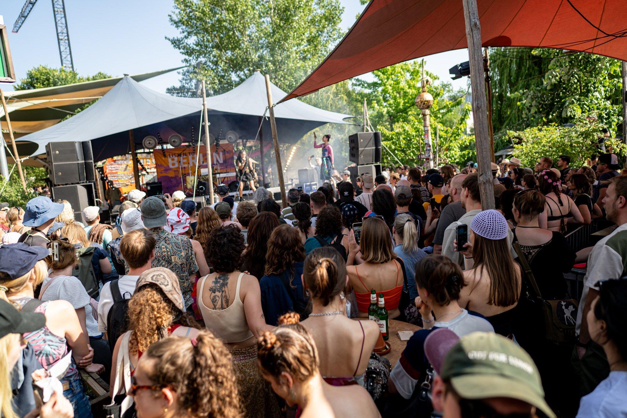 „Sotsiaalmeedias levisid enne festivali üleskutsed naisi sihilikult süstlaga rünnata.“ 145 inimest torgati Prantsusmaa muusikafestivalil süstlaga