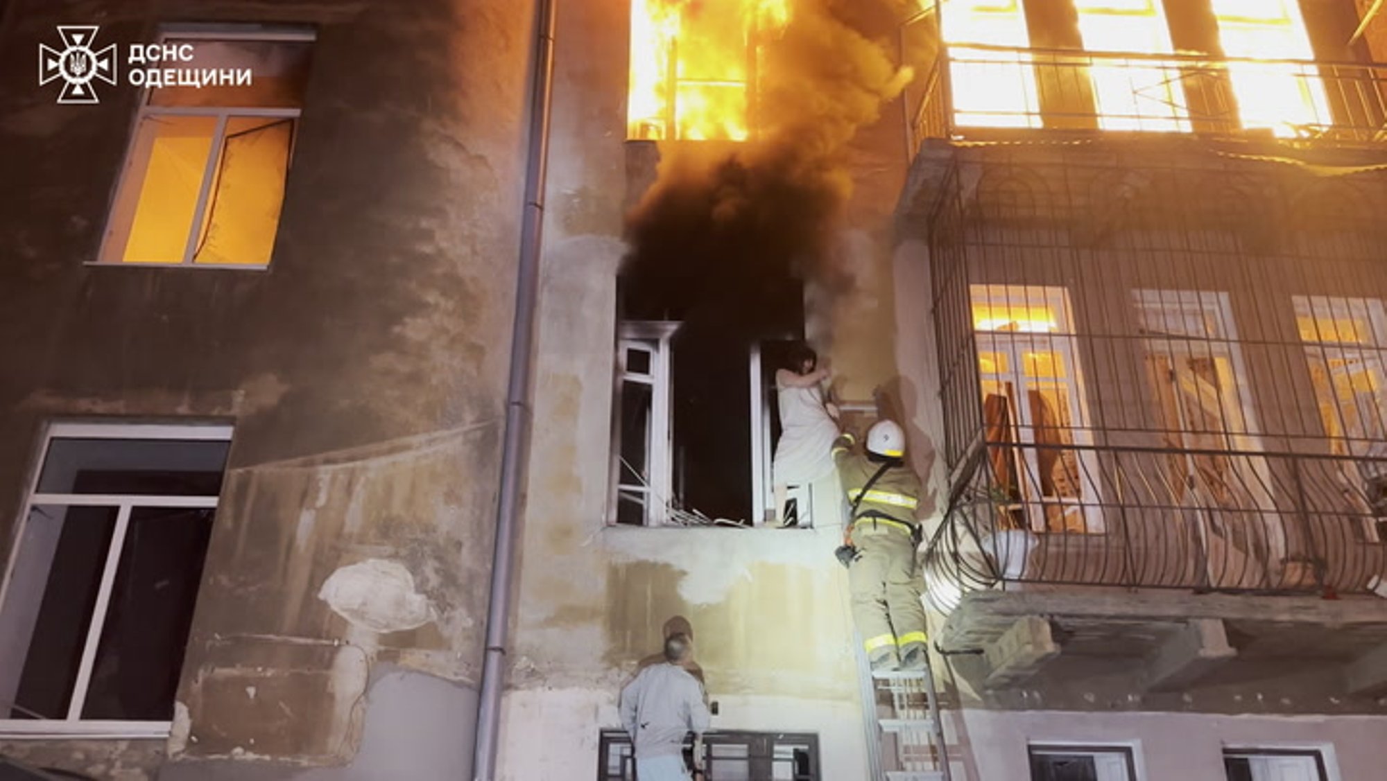 VIDEO | Ukrainas süttis droonirünnakute järel mitu elumaja, ühest tuli evakueerida 600 inimest