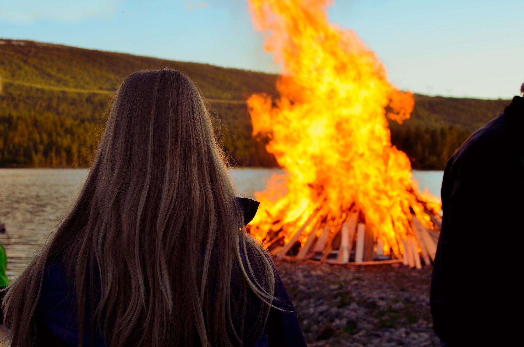 Politsei: jaanipidude tähistamised võivad lastele suurt ohtu kujutada. Ohuallikas ei ole üksnes tuli