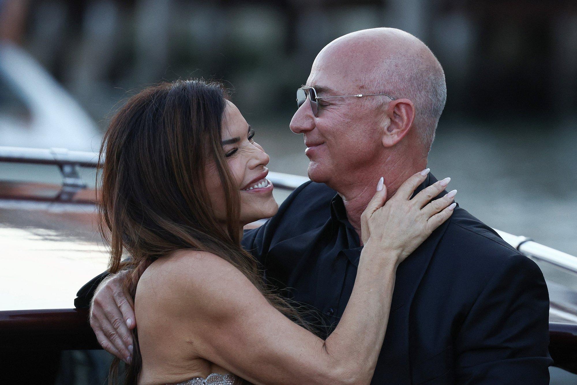 KLÕPSUD | Forbes lõi kokku, et Bezoste pulm läks maksma vähemalt 17 miljonit eurot. Heida pilk pruudi peenele kleidile