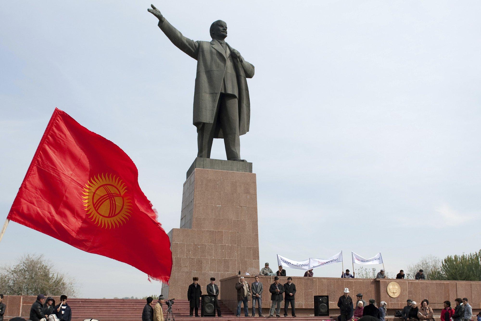 VIDEO | Kõrgõzstanis võeti maha maailma suurim Lenini monument