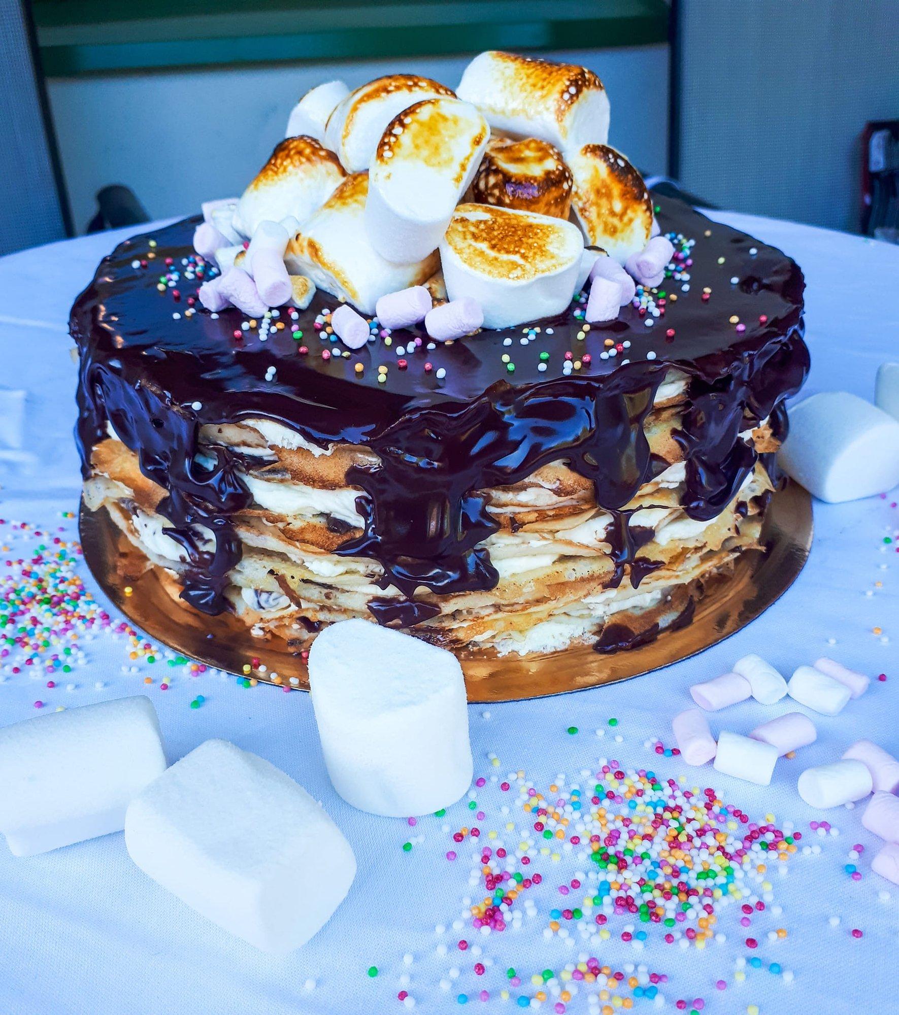 RETSEPTID | Meisterdame koolilõpuks imelise pannkoogi- ning uhke maasika-rabarberitordi!