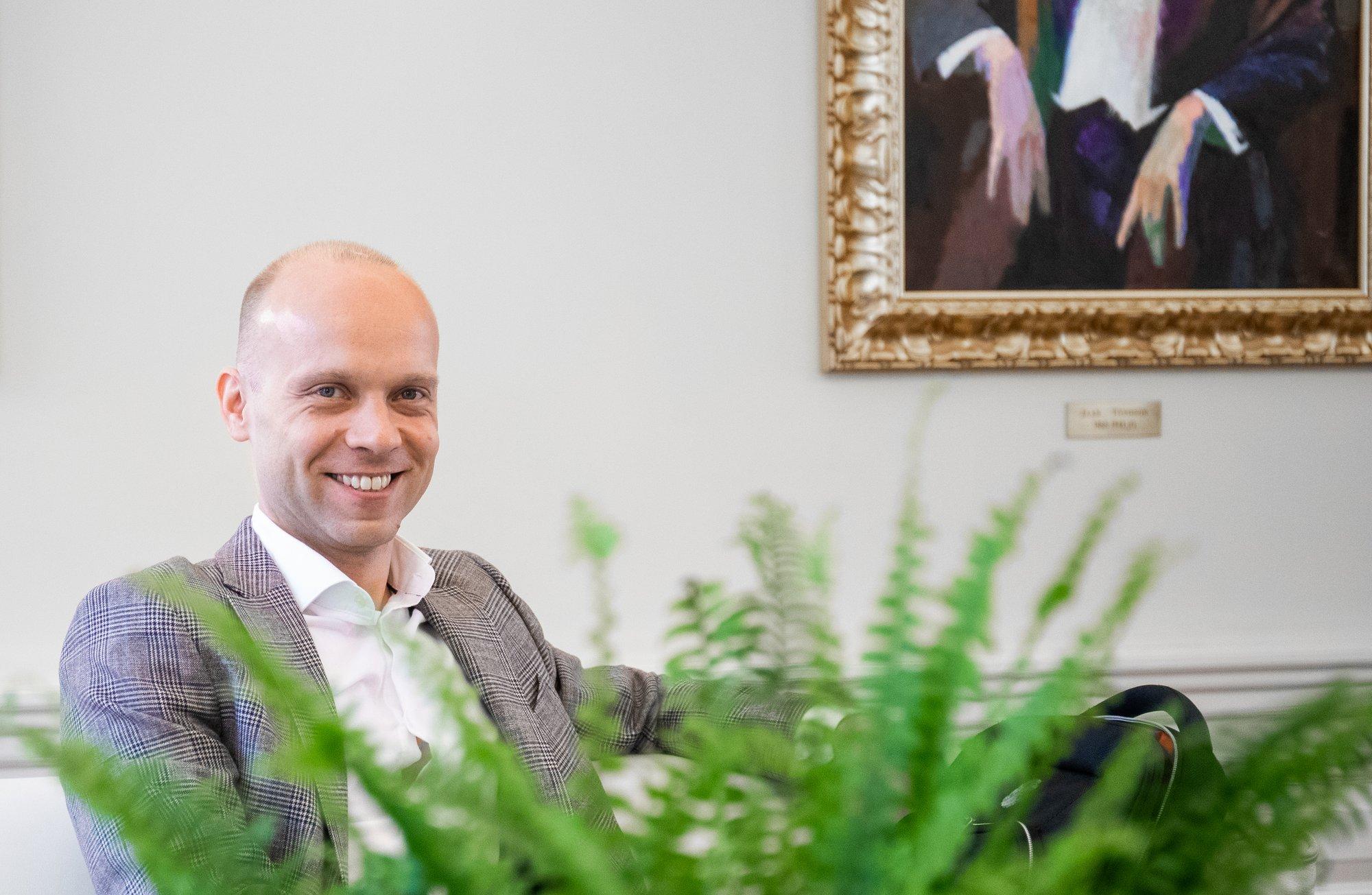 Ajakirjanik Raimo Poom asub tööle peaministri büroos