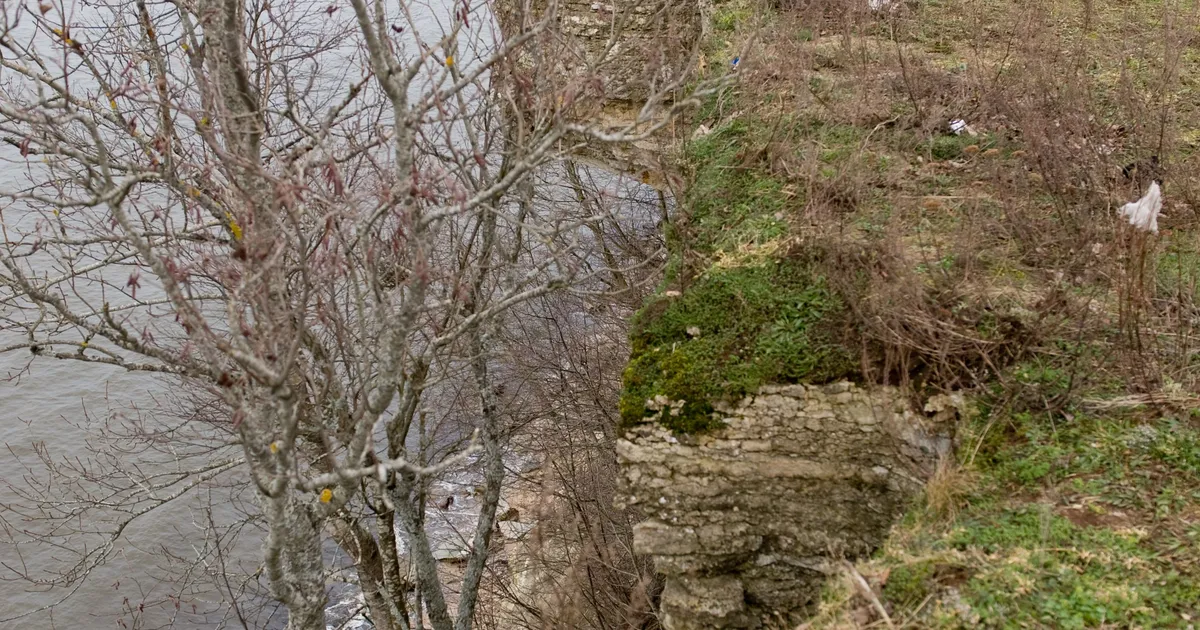 Türisalu pangalt kukkunud naine sai vigastada