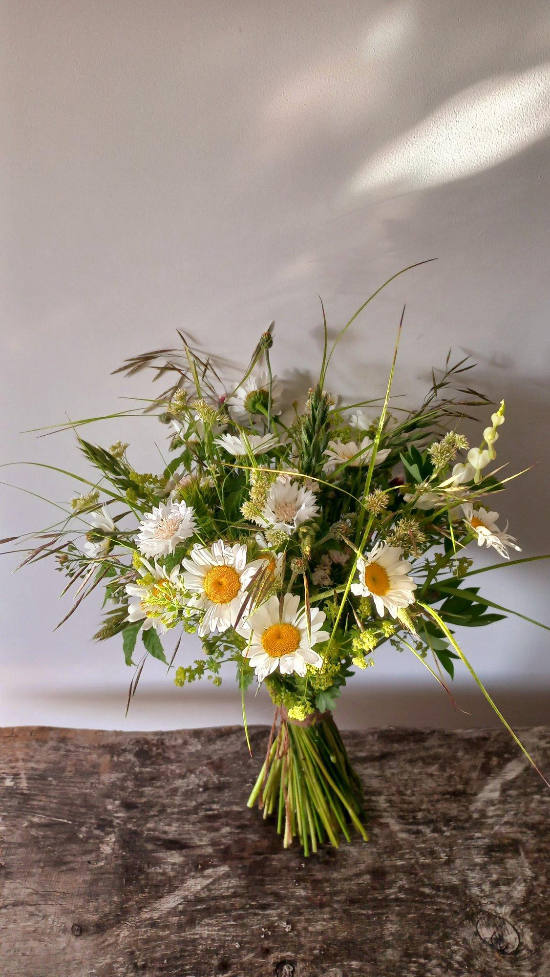 Kooli lõpetamiseks võib kimbuks köita ka potilille õied