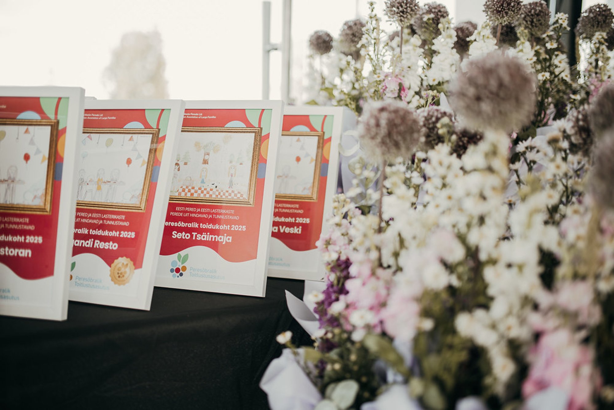 Mängunurk, krõbedad friikad ja tualett, kus ei pea akrobaatikat tegema - selgusid Eesti kõige peresõbralikumad toidukohad