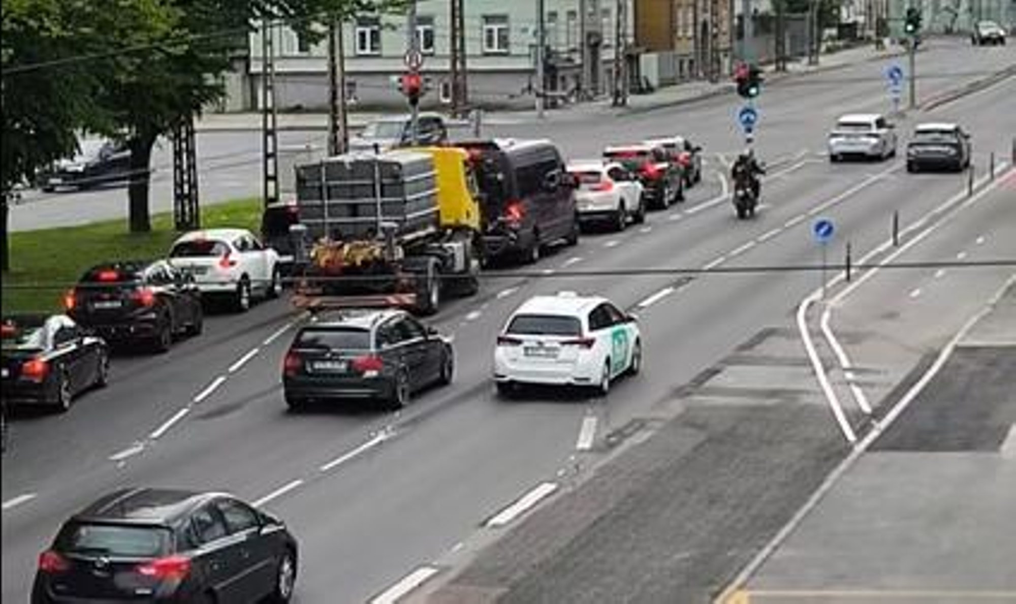 VIDEO | Üle öö muutunud liikluskorraldus Tallinnas Paldiski maanteel tekitab ohtlikke olukordi. Järvan: joonestust muudetakse