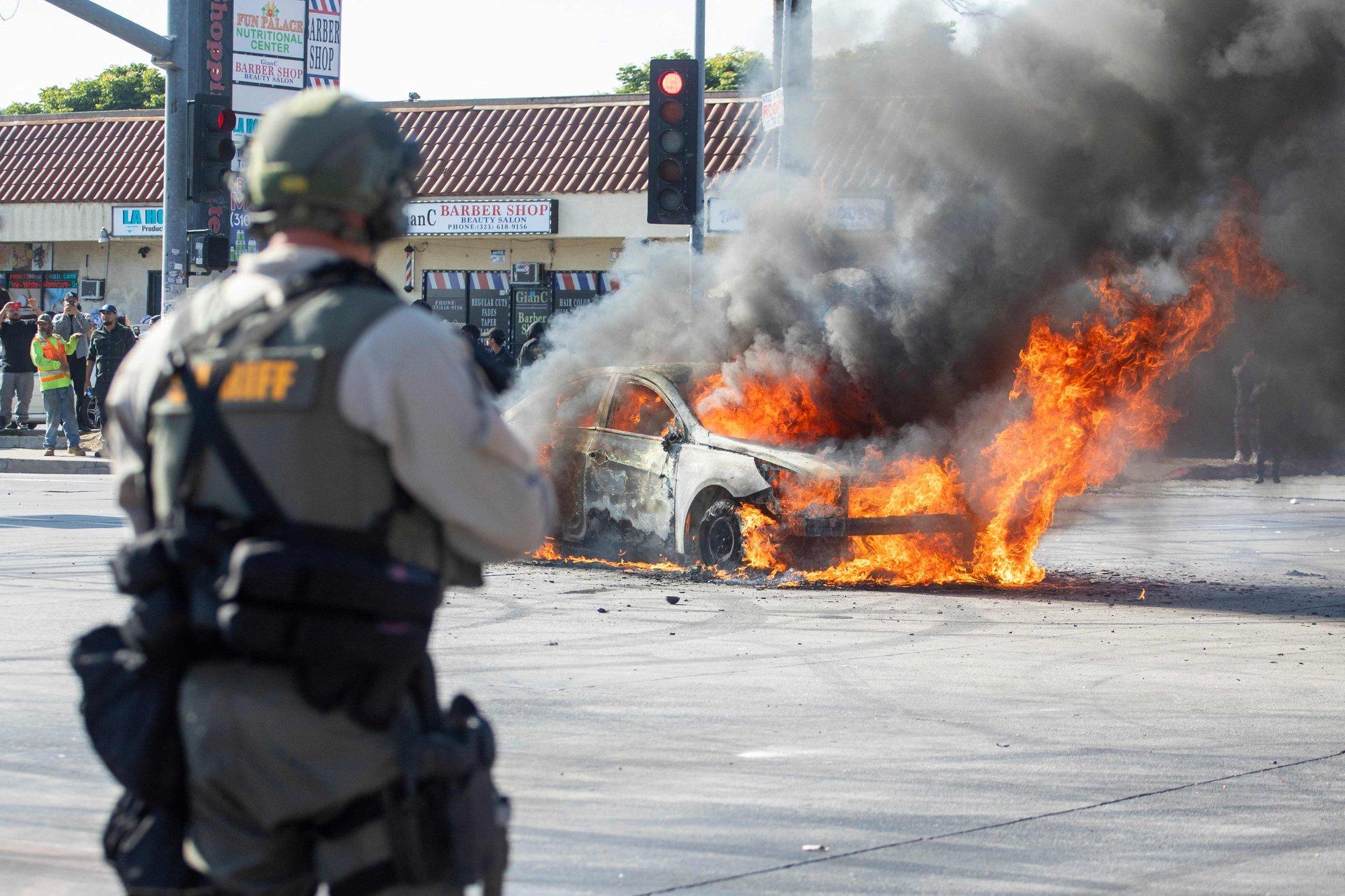 VIDEO | Los Angelese migrandireidid lõppesid rahutustega. Trump saadab kohale rahvuskaardi sõdurid