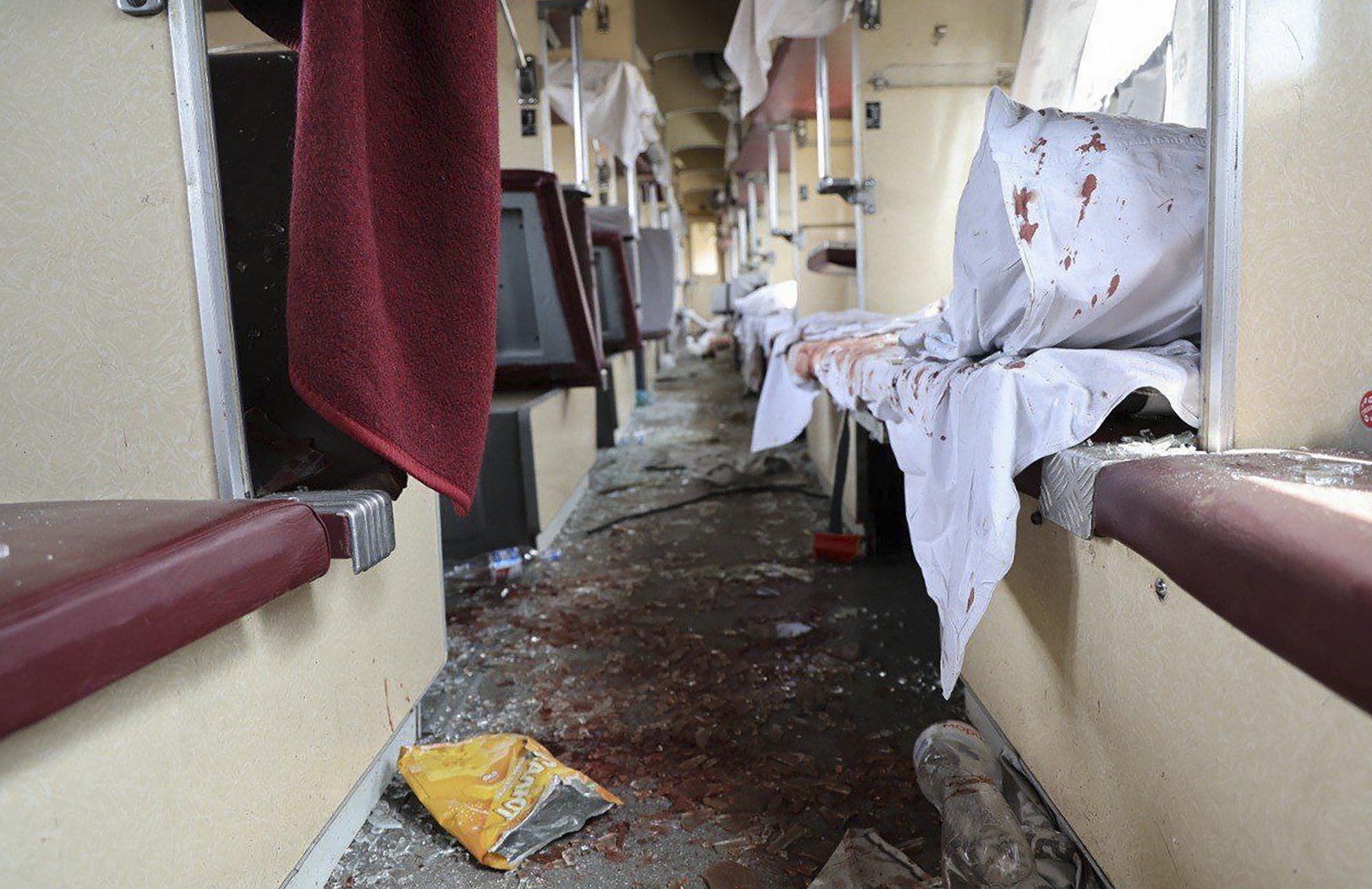 Vene raketilöögid tapsid eile Dnipro linnas 18 inimest, tabamuse sai ka reisirong