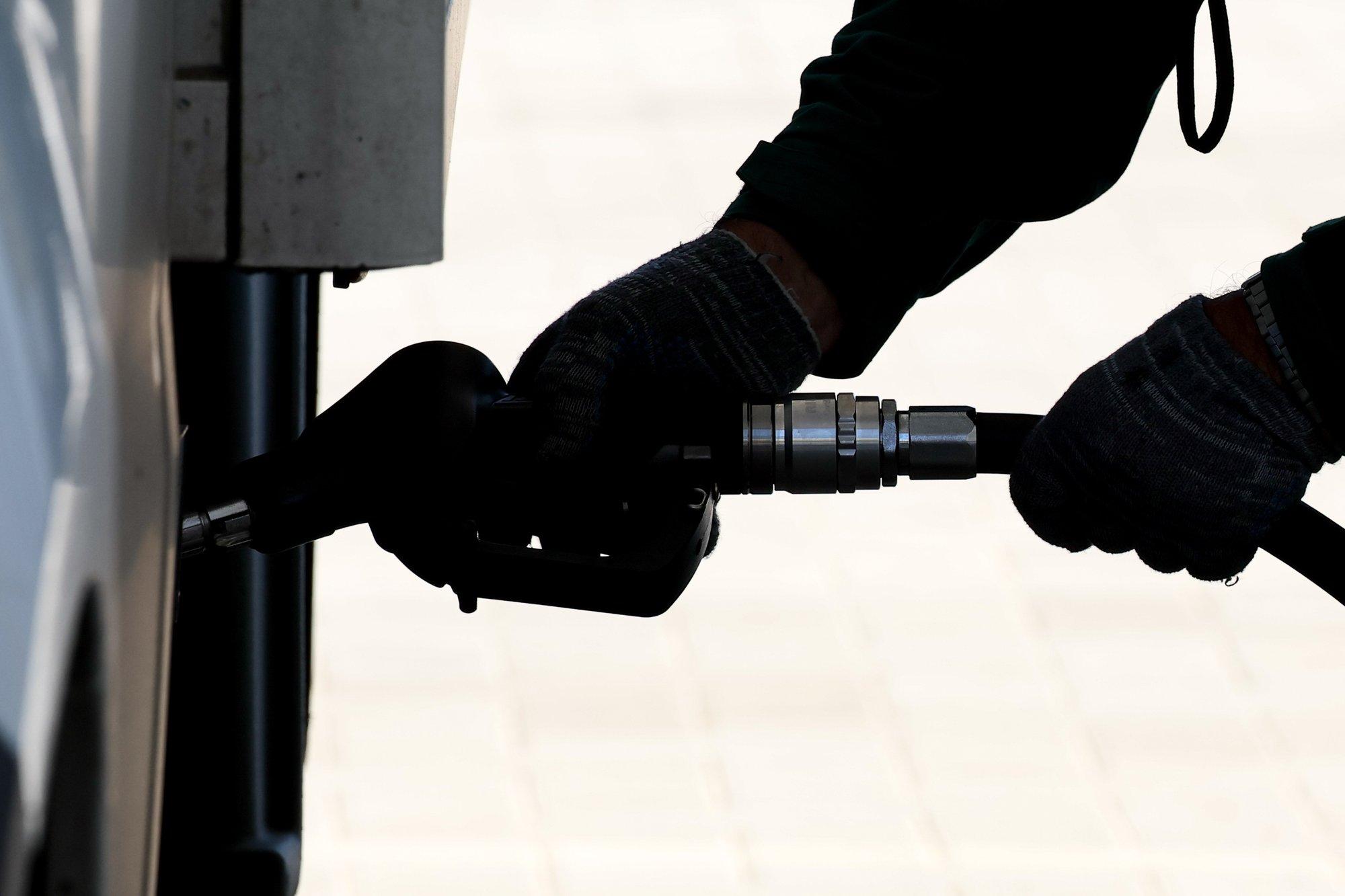 Rootsis lõigati mitmes tanklas voolikud katki. Ühes kohas sai laps bensiinijoa näkku