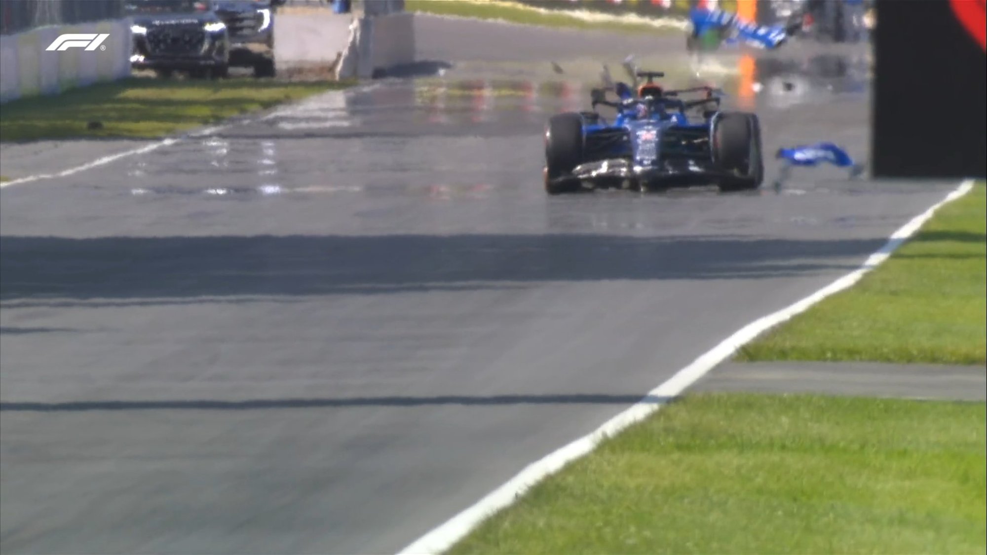 VIDEO | Williamsi F1 auto purunes keset sirget ootamatult tükkideks