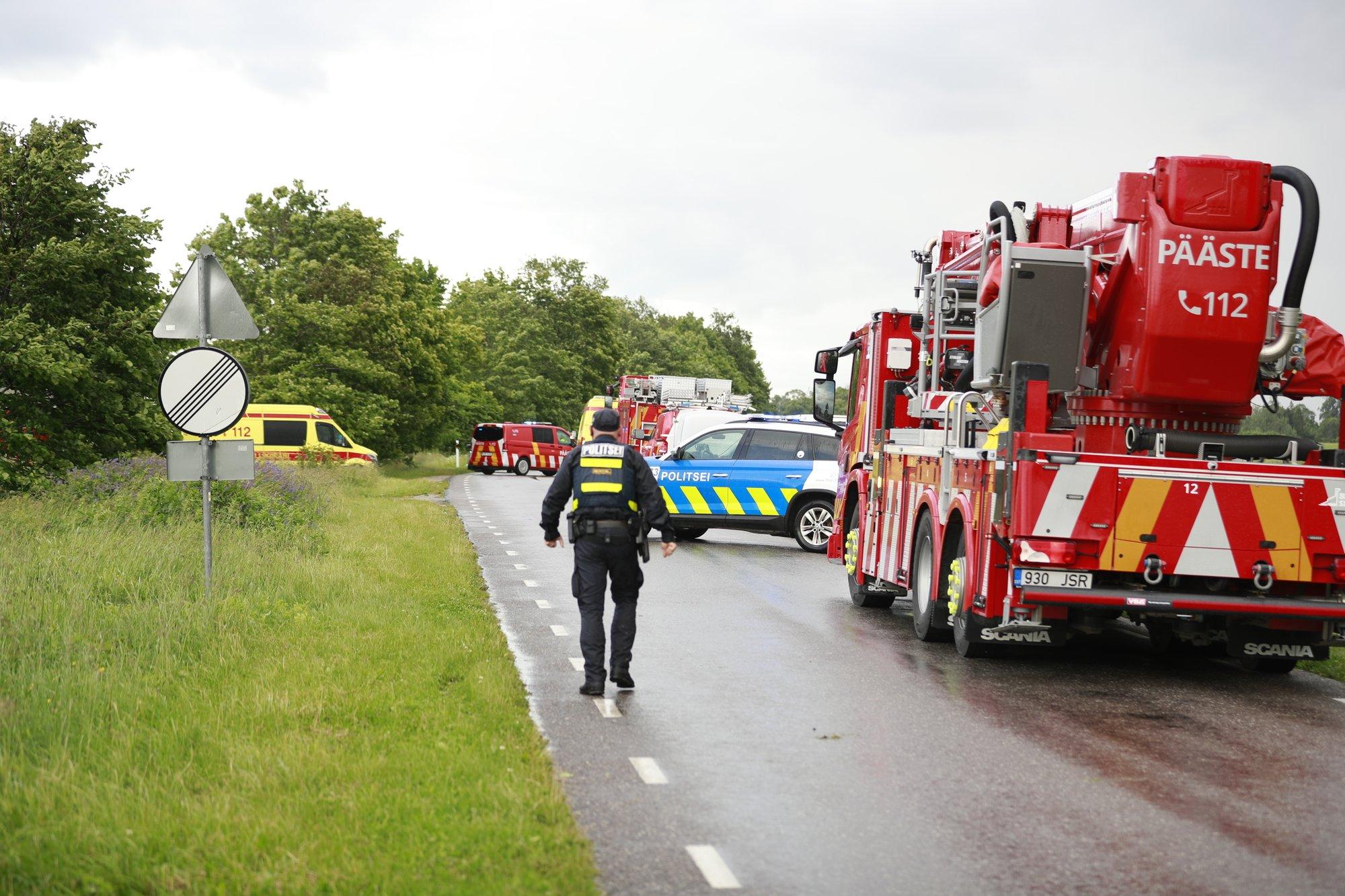 VIDEO ja FOTOD | Toila vallas sõitis naine autoga pankrannikult alla