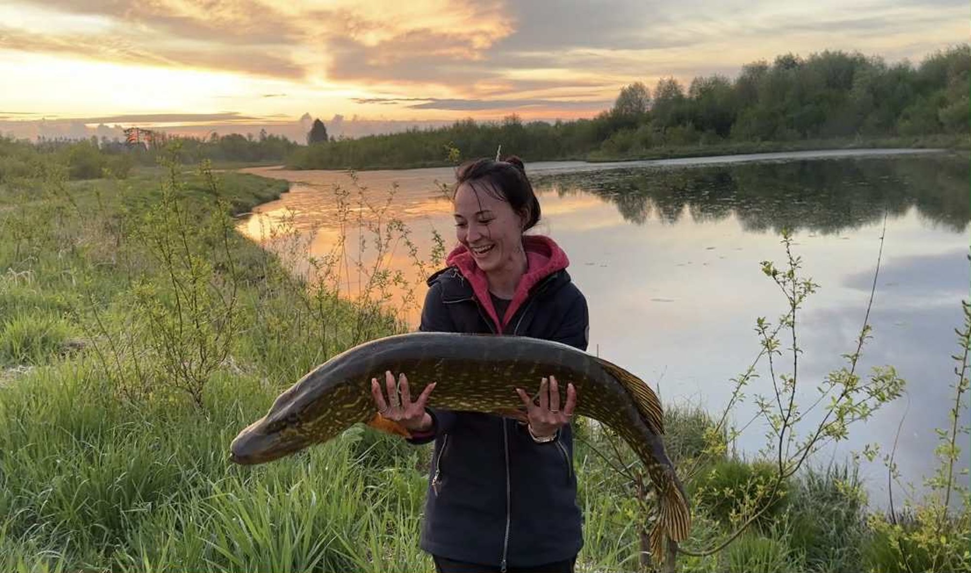 VIDEO | Noor naine tõmbas Kadrina paisjärvest välja hiiglasliku haugi