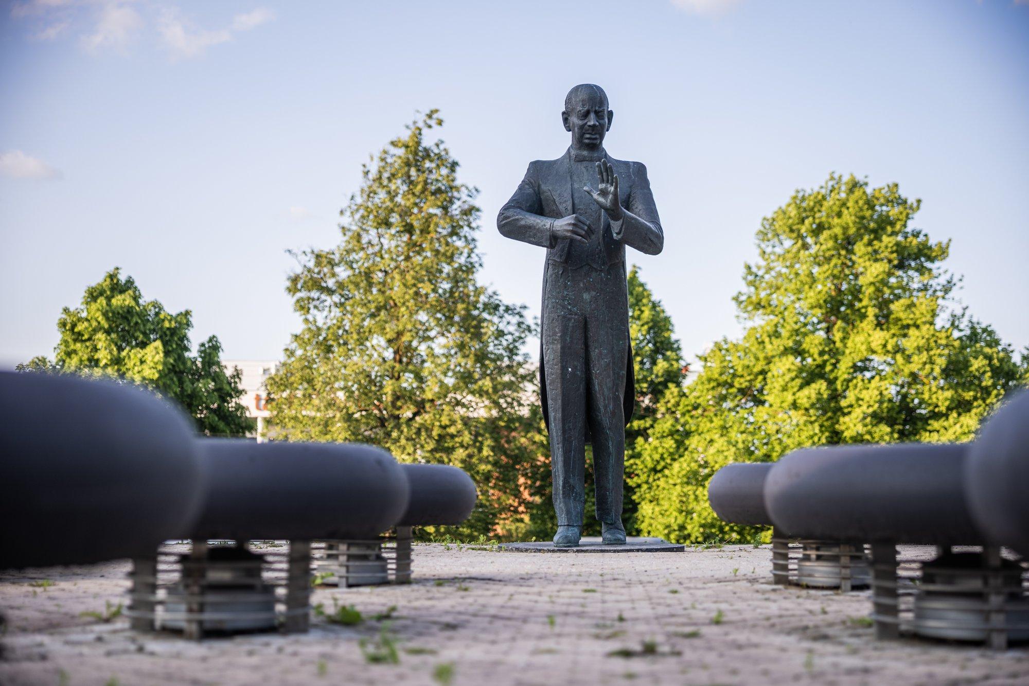 TÄNA 20 AASTAT TAGASI | Omapärast monumenti väärt looja