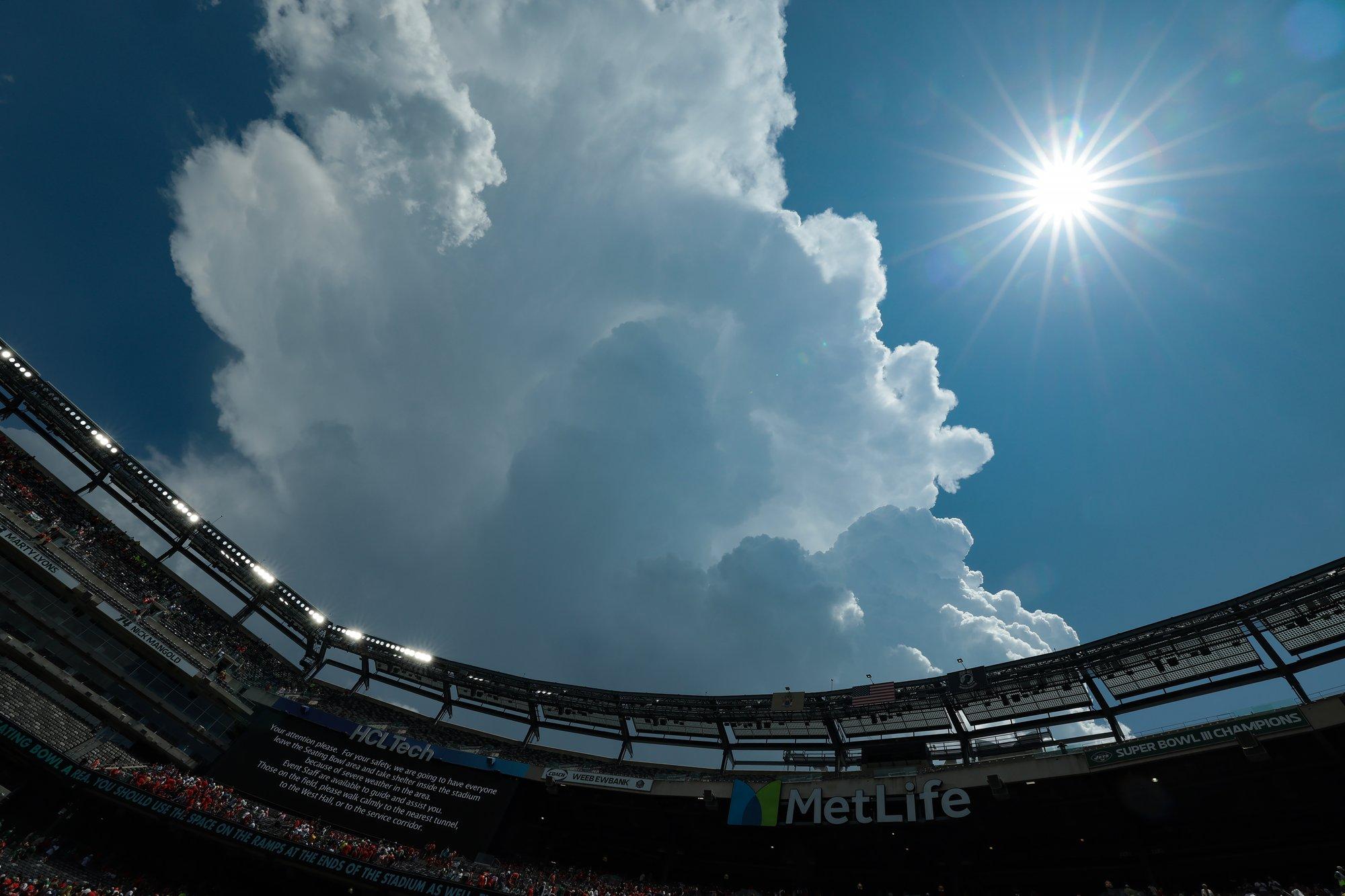 Klubide MM-i kohtumine peatati tormi tõttu, mida ei tulnudki