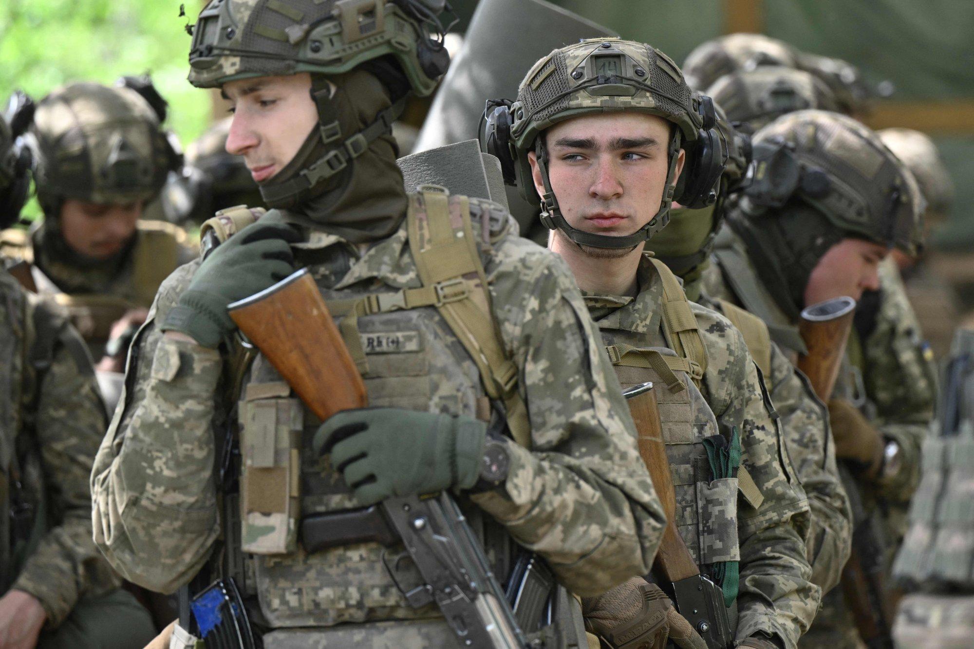 SÕJAPÄEVIK (1219. päev) | Kümned tuhanded eurod, tasuta haridus ja nullintressiga kodulaen ehk kuidas Ukraina noori rindele meelitatakse