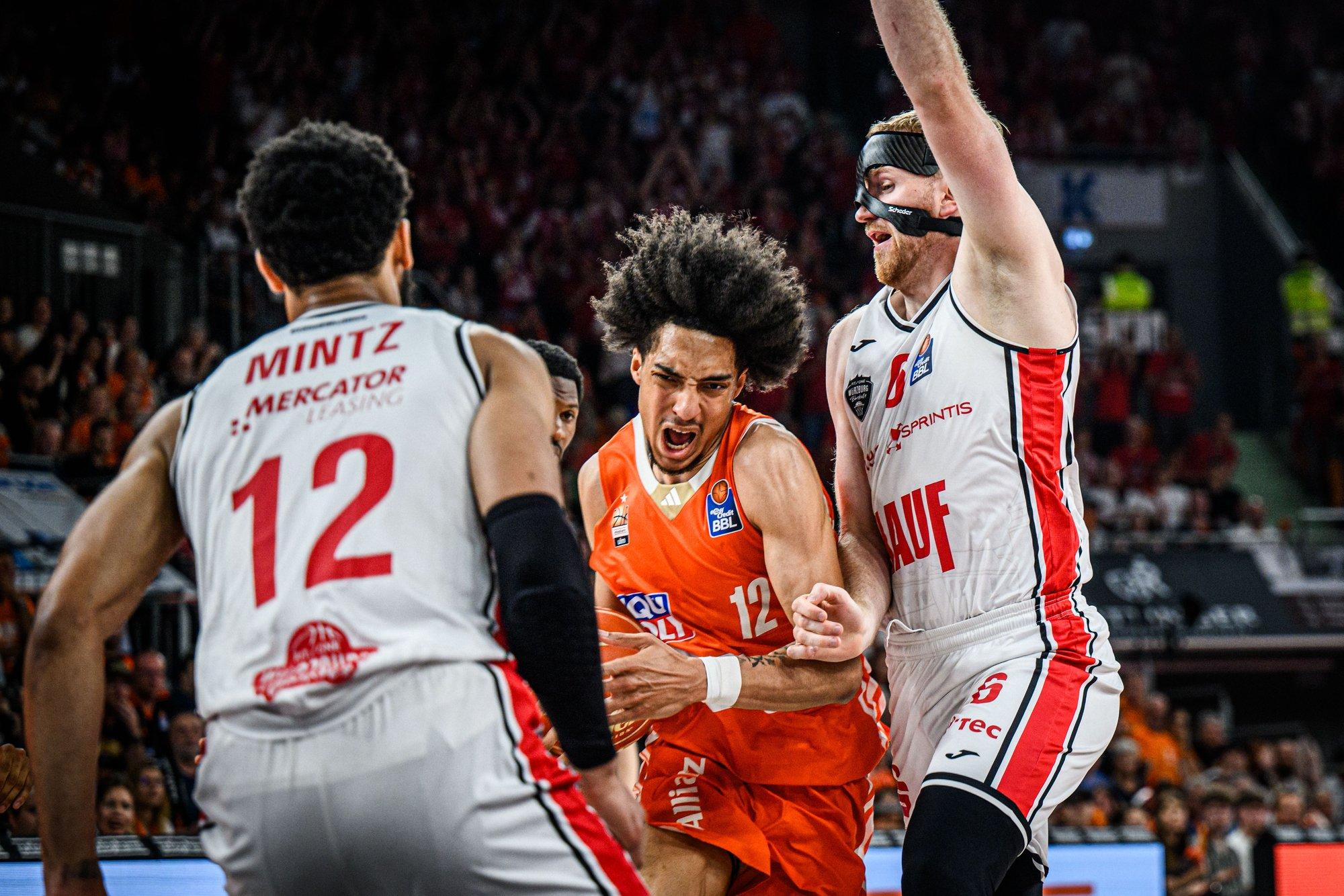 Korvpallitalent lahkus keset Saksamaa finaalseeriat võistkonnast ja sõitis mängimise asemel USA-sse