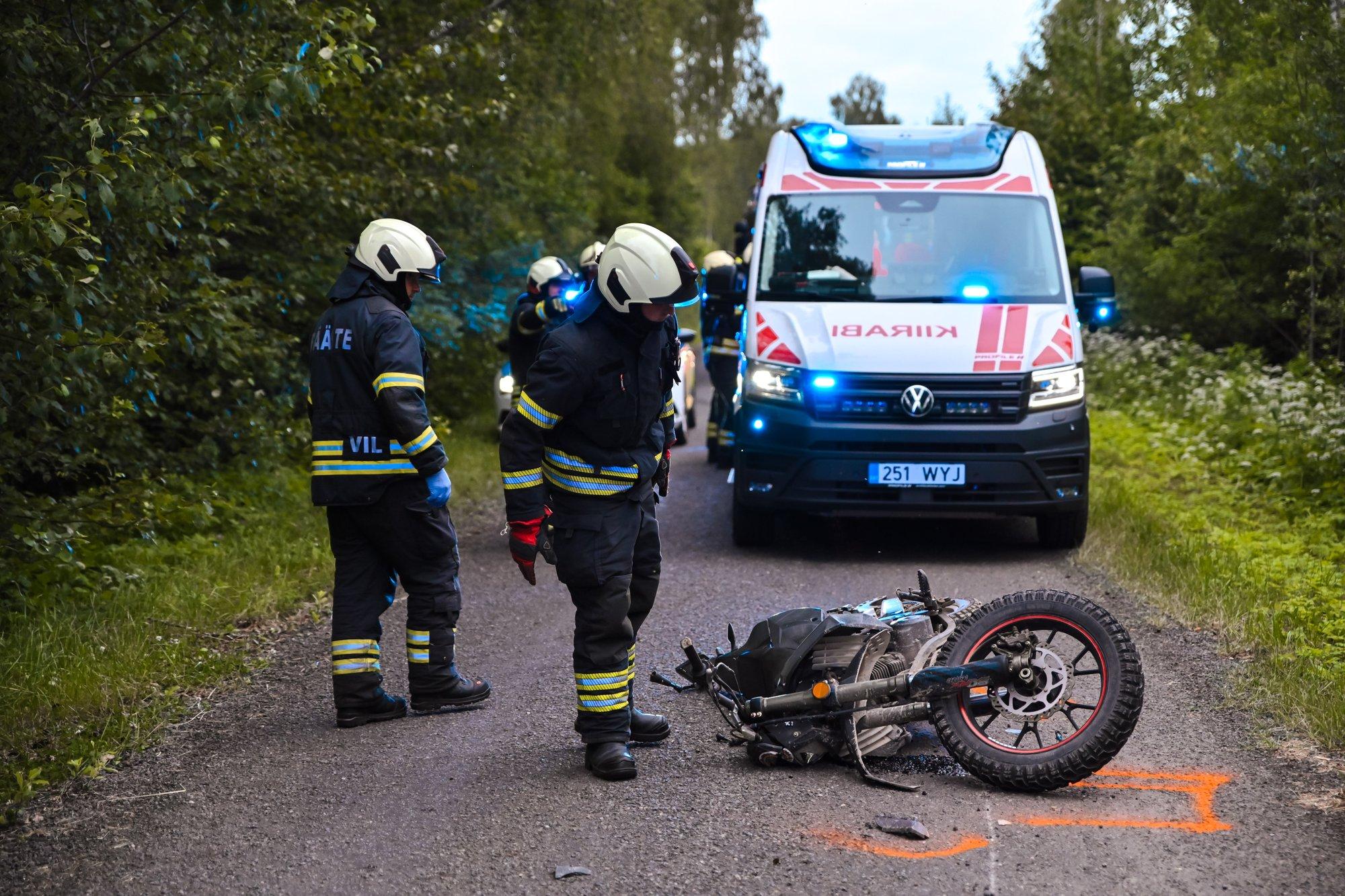 FOTOD | Viljandimaal sai avariis raskelt viga mootorrattur