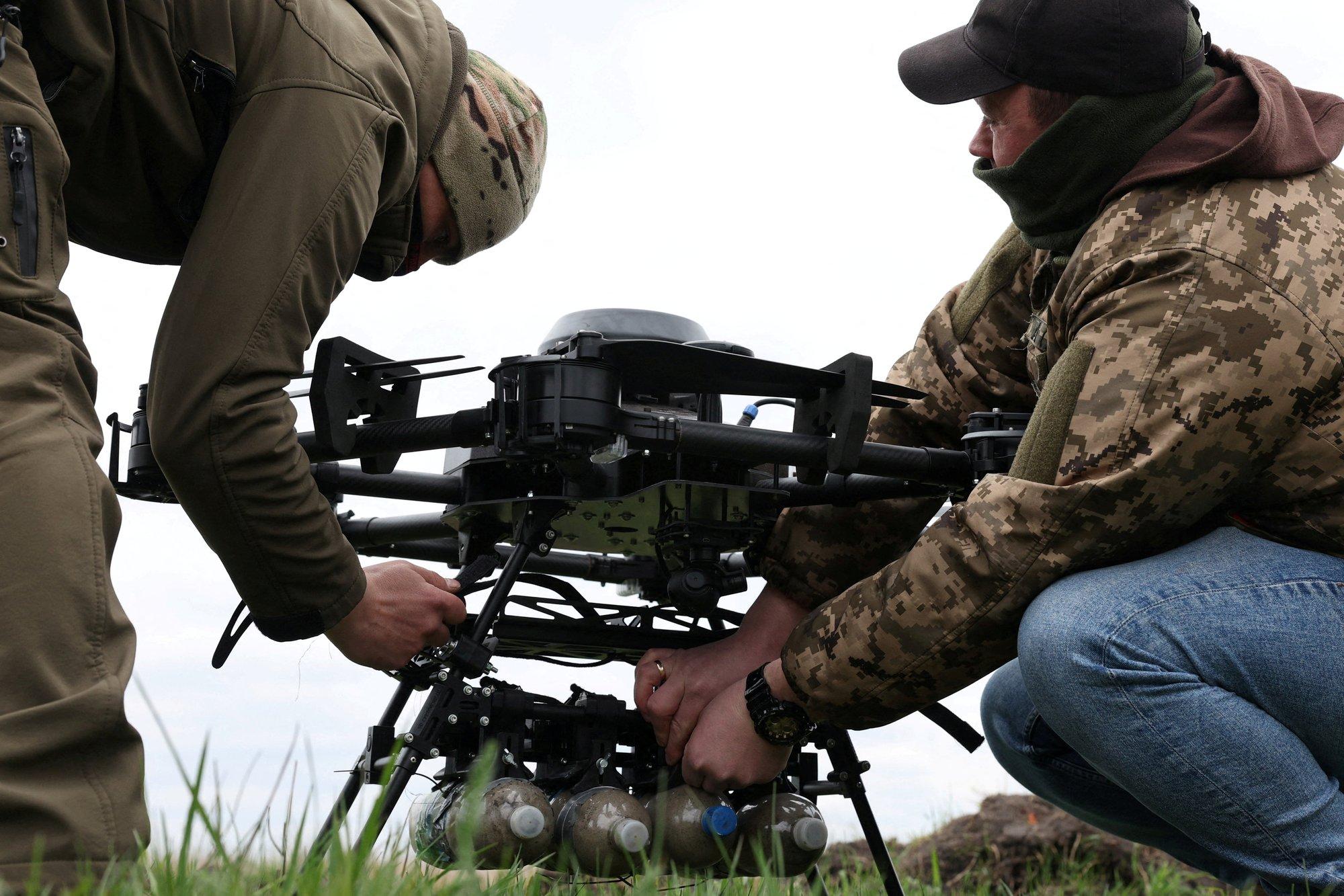 SÕJARAPORT | Teet Kalmus: Ukraina korraldas öösel droonirünnaku Venemaa üliolulisele püssirohutehasele