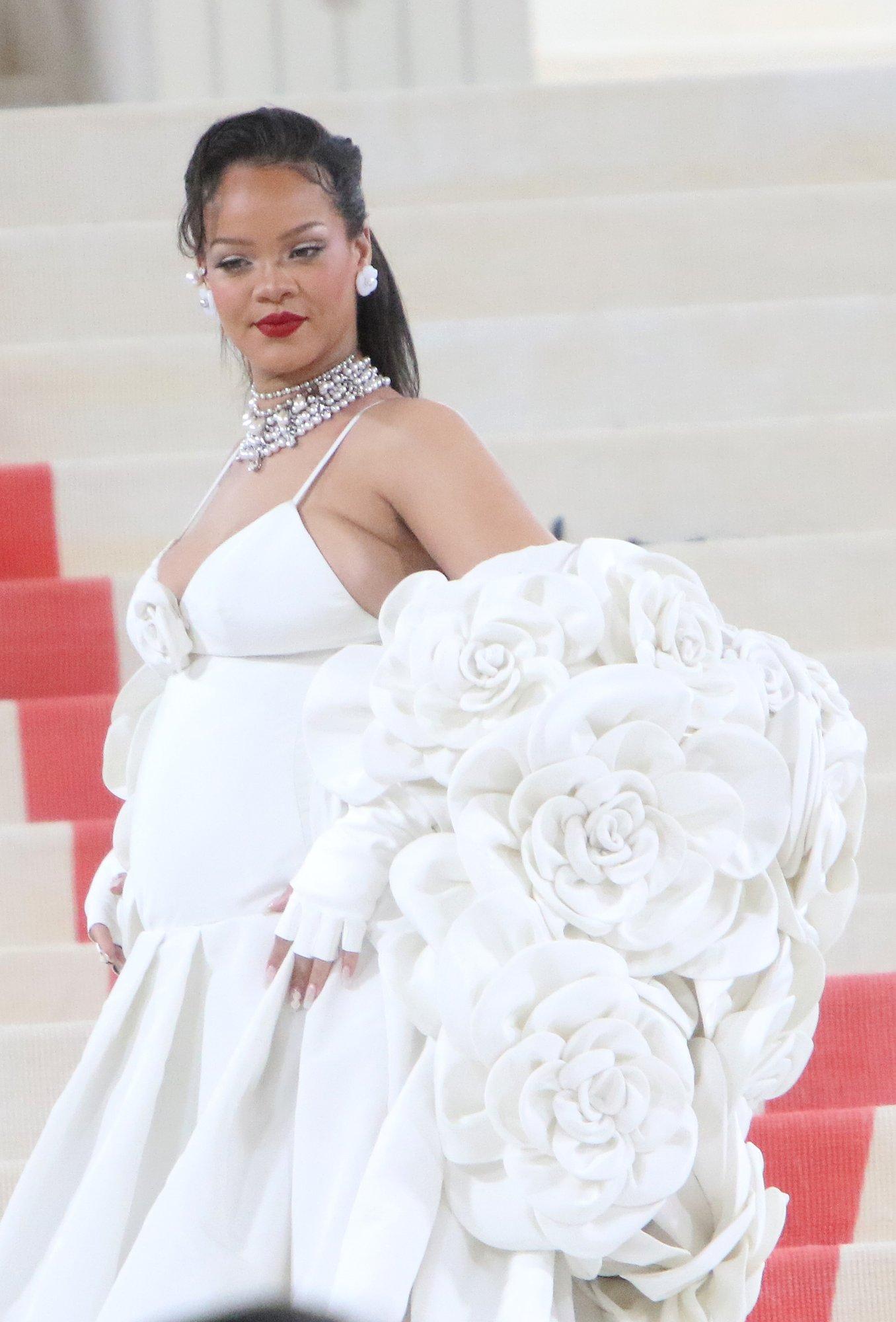 KLÕPS | Rihanna näitas kasvavat beebikõhtu