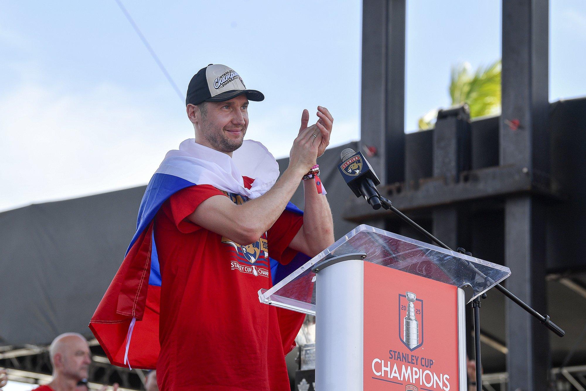 VIDEO | NHL-i võiduparaadil lehvisid Venemaa lipud. Tšehhi jäähokilegend läks marru