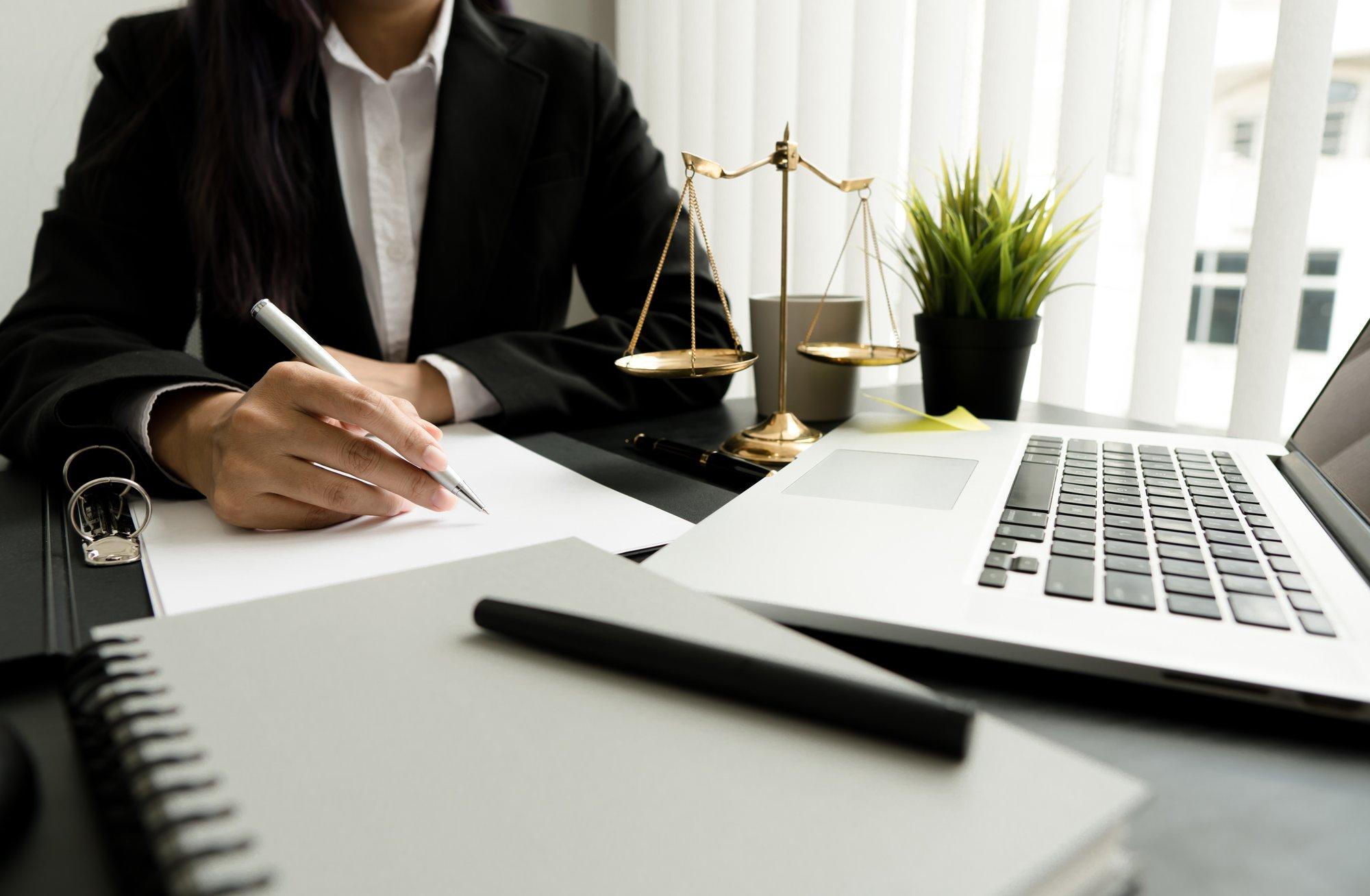 Juristid kasutavad oma töös aina rohkem tehisitellekti abi ja põruvad sellega haledalt