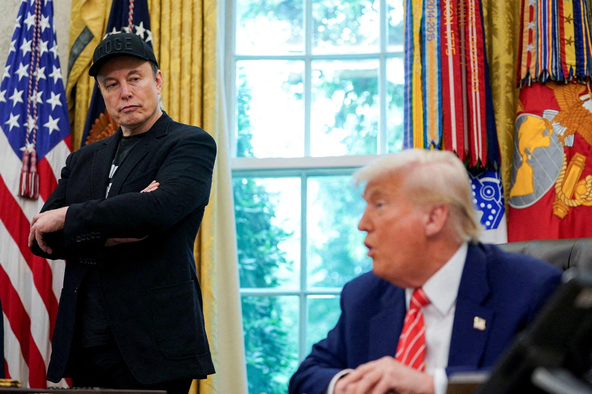 Trumpi ja Muski tüli on kujunenud seebiooperiks. Sekkus ka naine, kelle pisipoja isa olevat Musk
