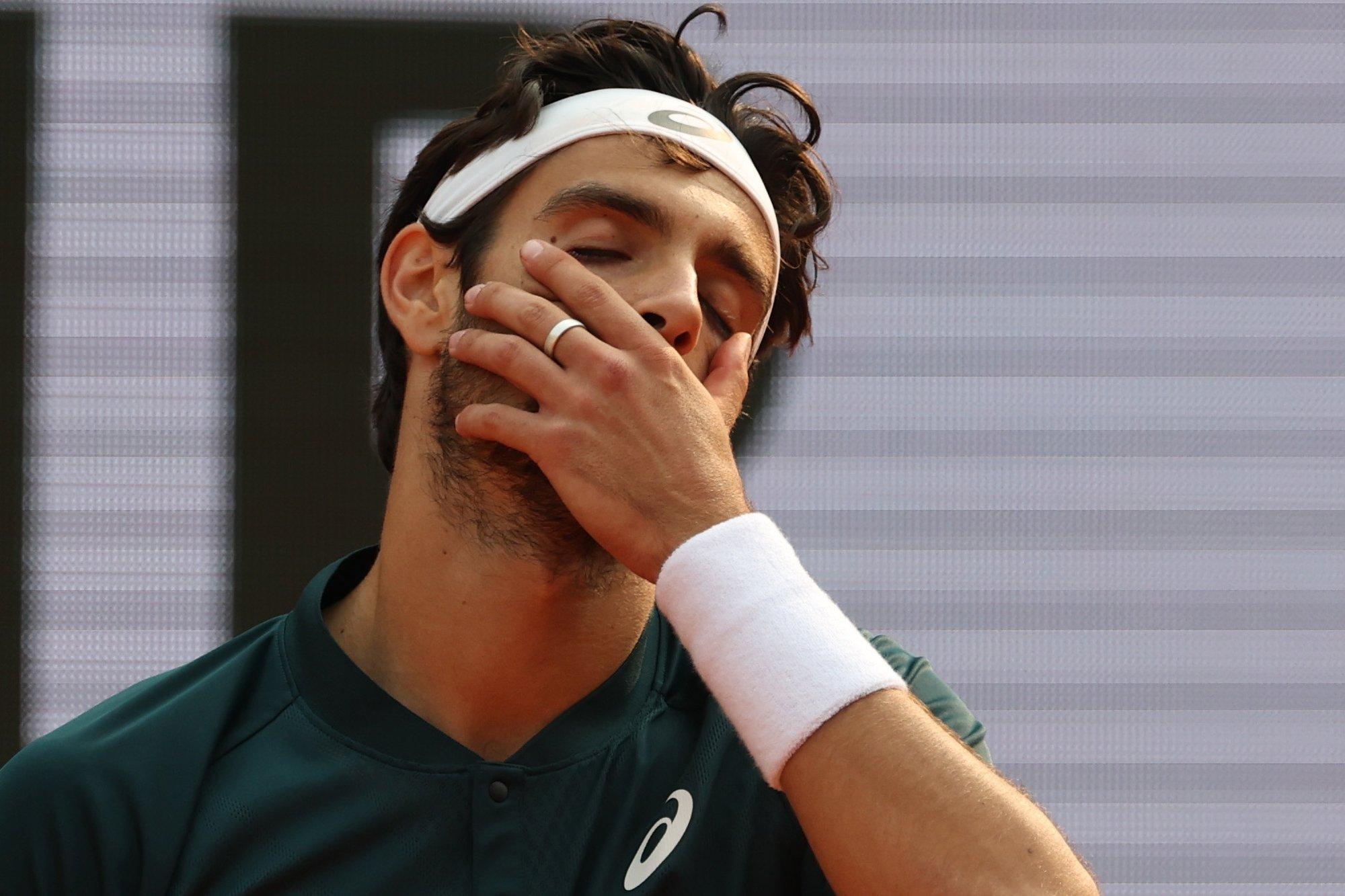 VIDEO | Fännid nõuavad Prantsusmaa lahtistel poolfinaali jõudnud itaallase diskvalifitseerimist