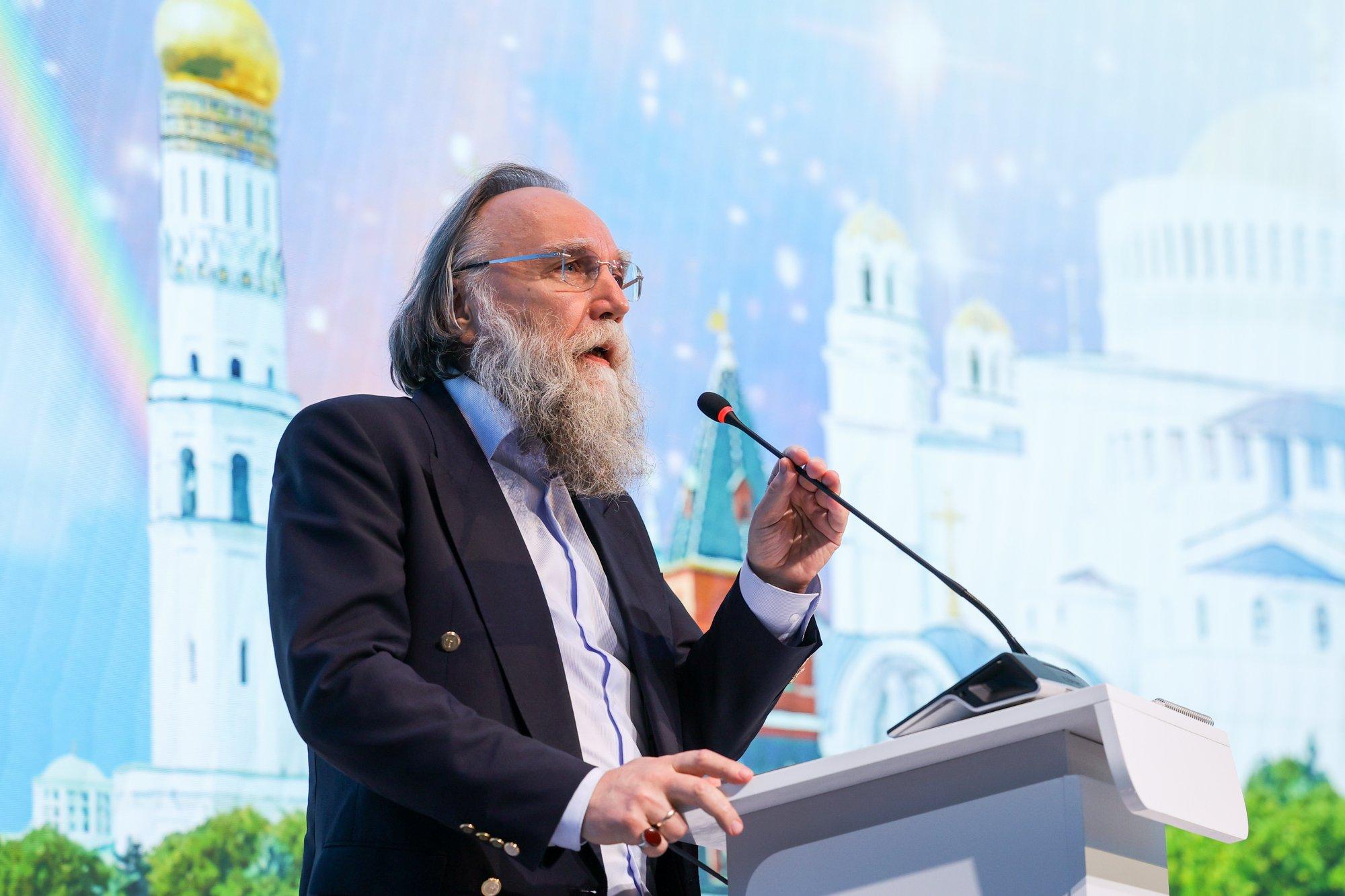 Aleksandr Dugini globaalne impeerium: kuidas Elon Muski isa aitas Vene fašistidel maal tulevikku otsida