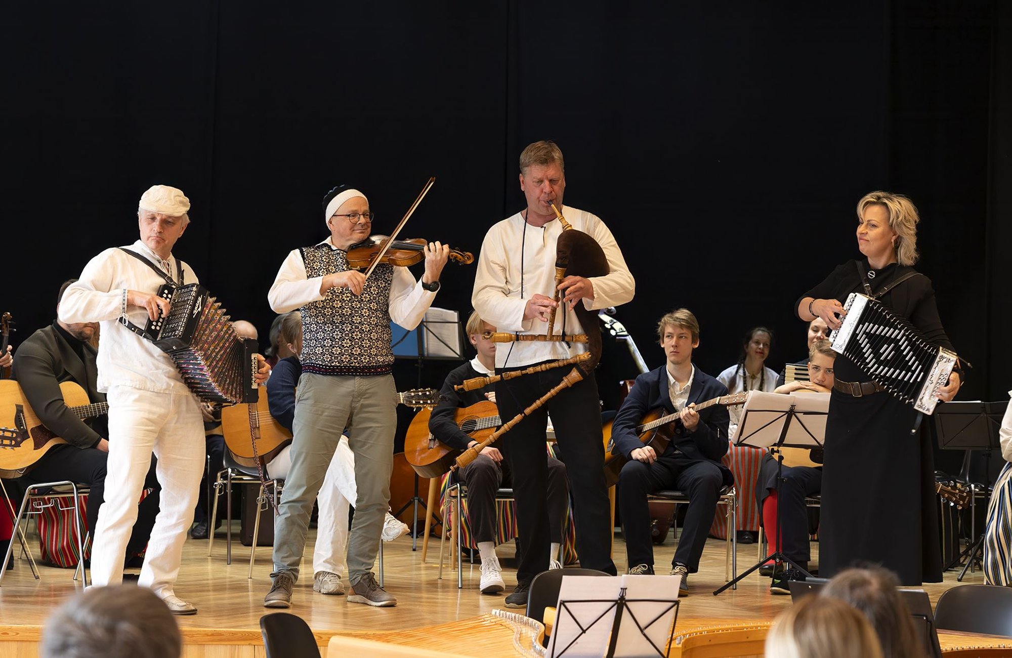 Meie läheme peole! Kirderanniku ja idamurde grupid tutvustavad end