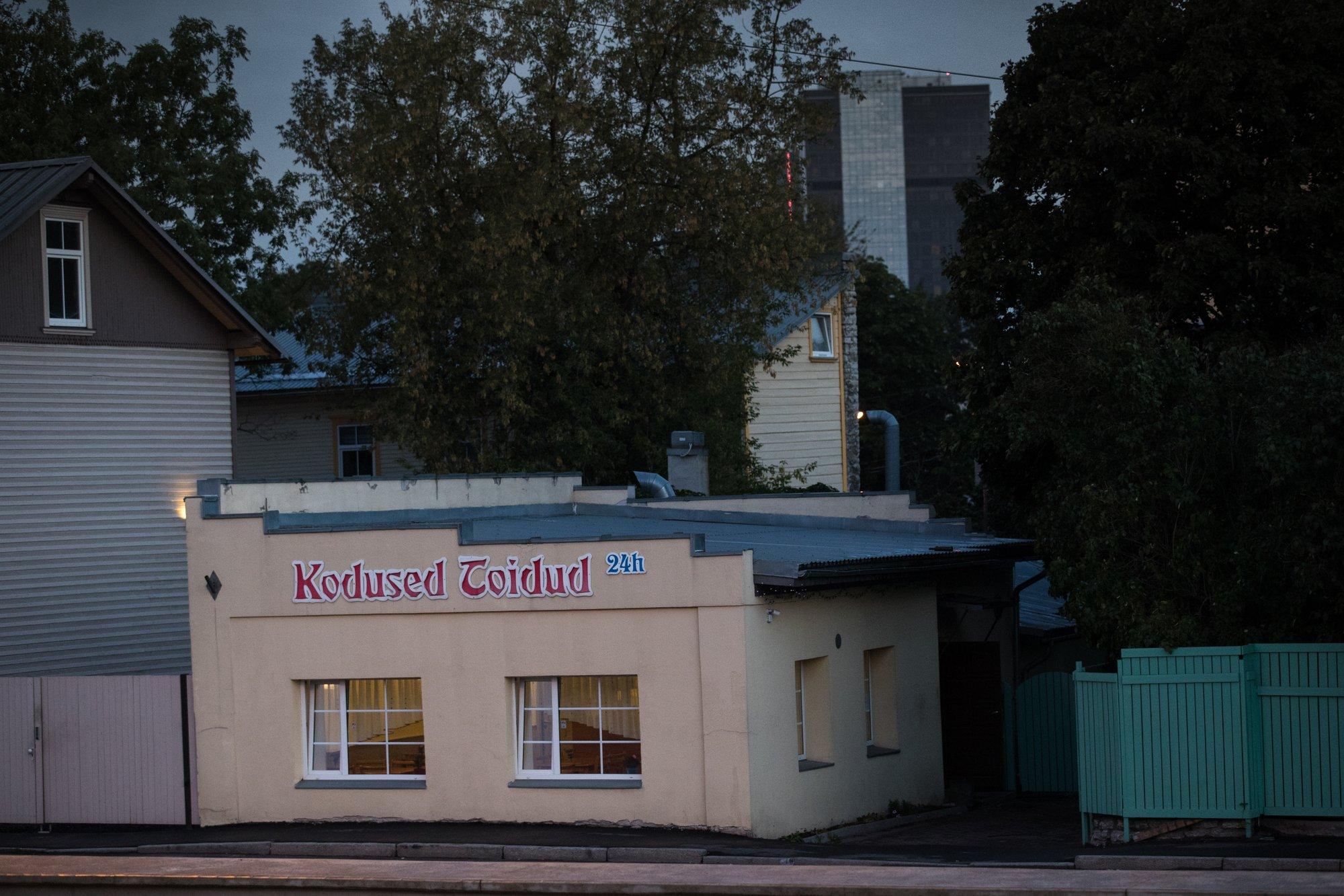 Lõputu teeremont bussijaama juures sai saatuslikuks. Juubelit tähistama pidanud toidukoht sulges uksed