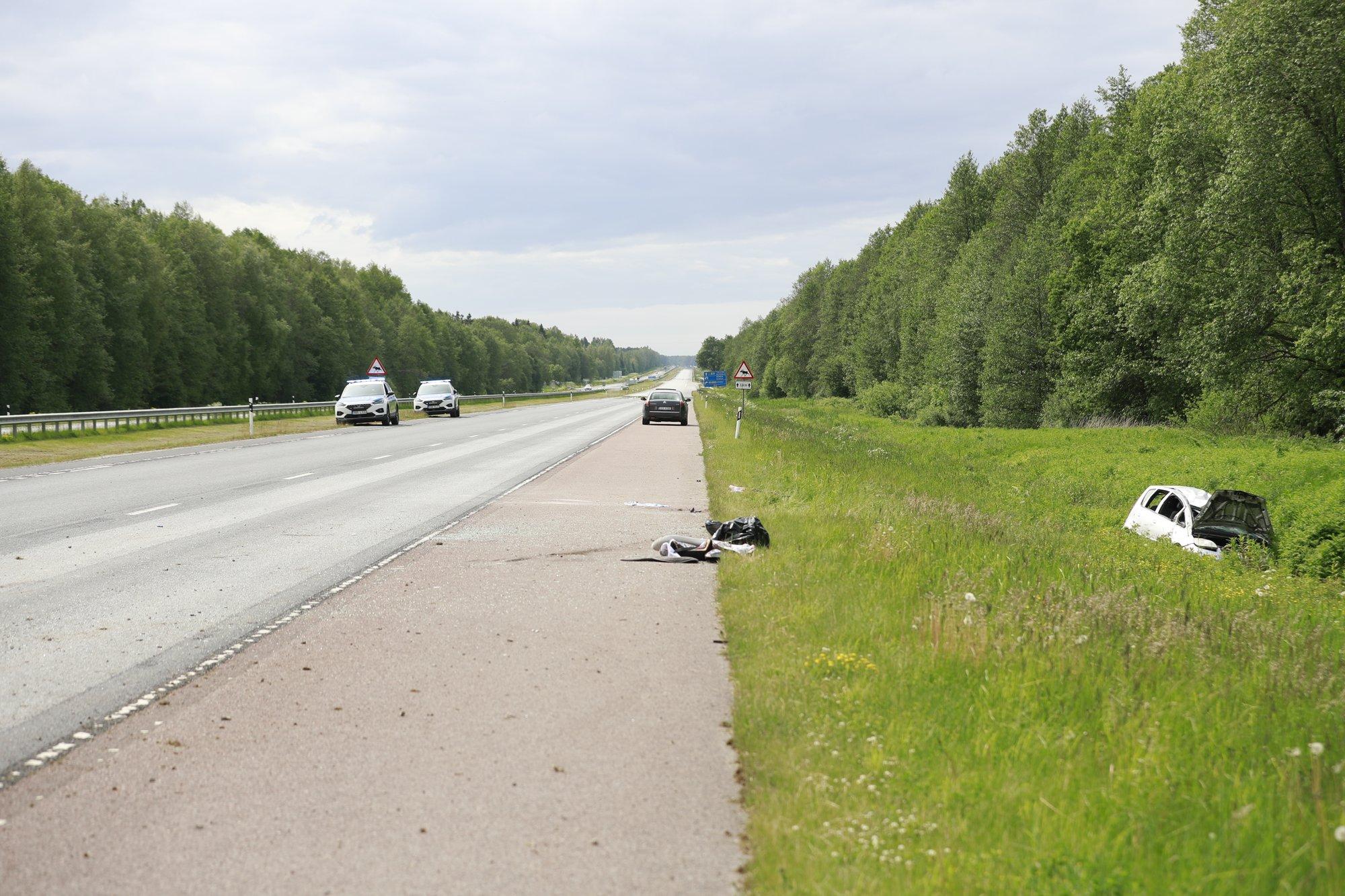 Kuusalu kandis isa ja lastega juhtunud avarii kohal on palju küsimärke. Teada on, et sõiduk tegi koletu õhulennu