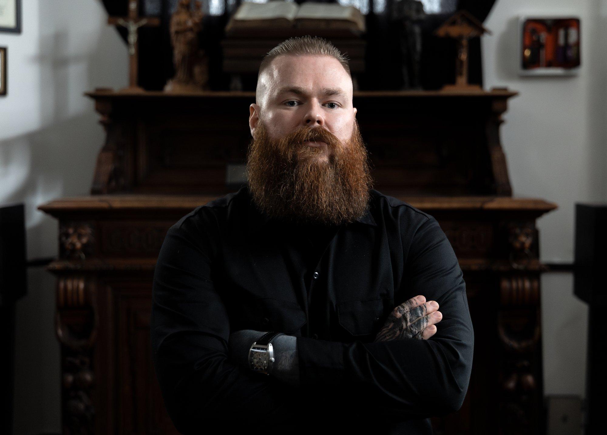 „Sa ei näe kunagi surnuvedajat nutmas, aga ma olen ka inimene.“ Laibakorrastaja Ermi lugu