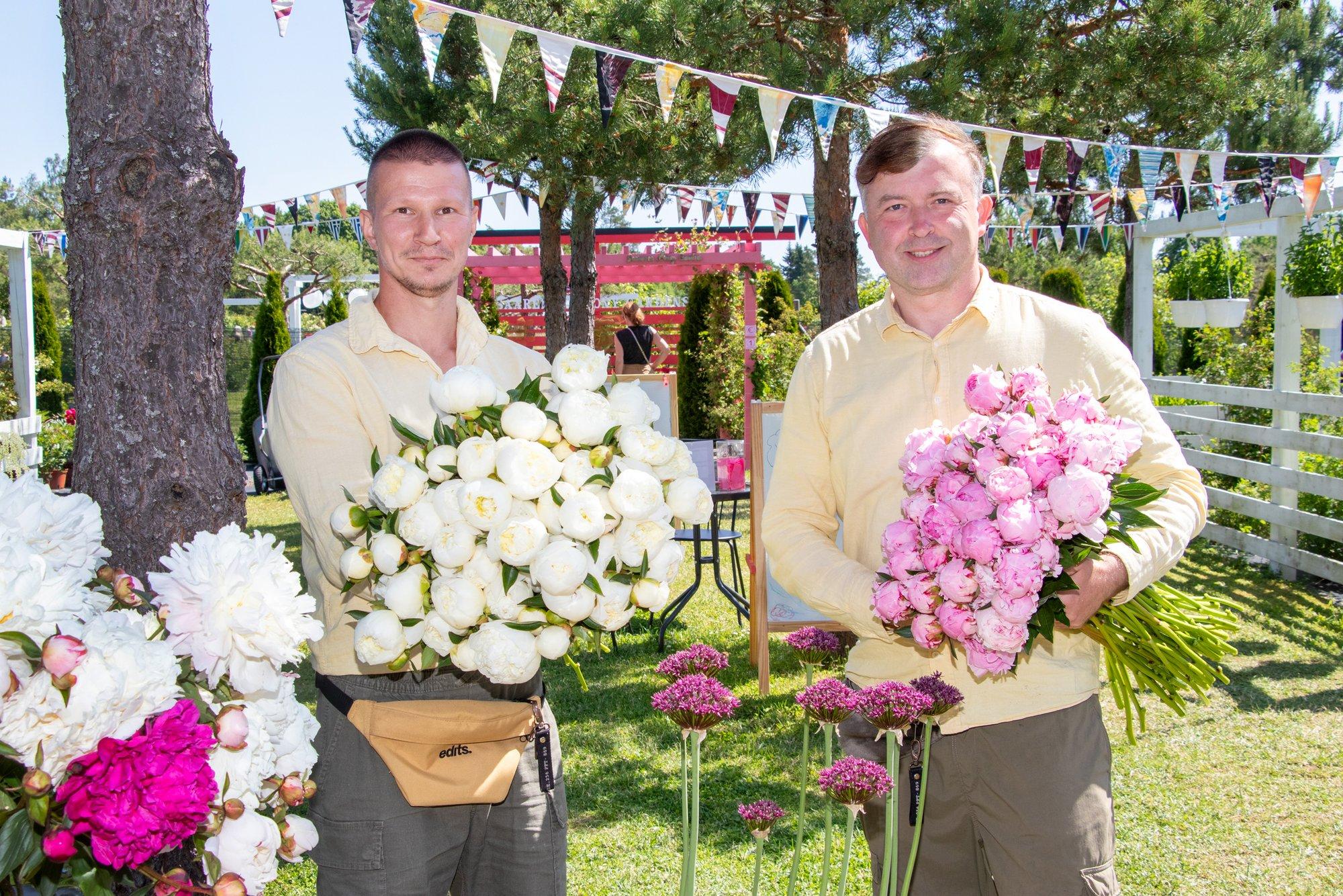 Tuhanded õitsvad pojengid. Inimeste ihalus ilu järele aitas rajada Saaremaale aiandusturismi Meka