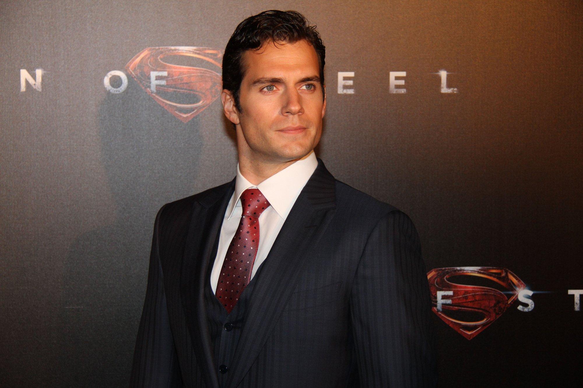 Ei tunne äragi! Henry Cavill debüteeris drastilist stiilimuutust
