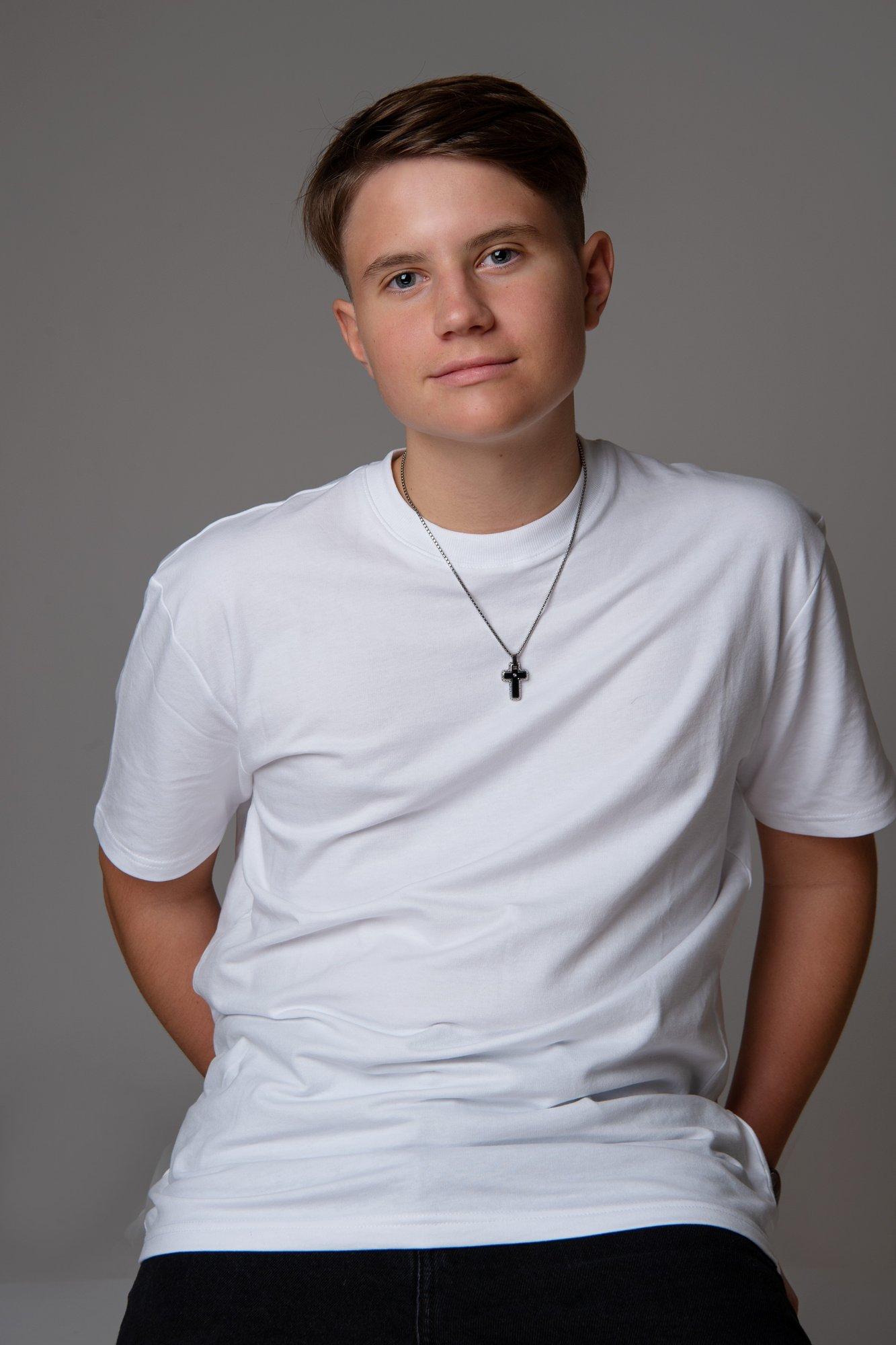 VÕRDLE | „Kas ma näen lihtsalt välja nagu mingi muna?“ Tõnistete muusikust poeg matho üllatab uue soenguga