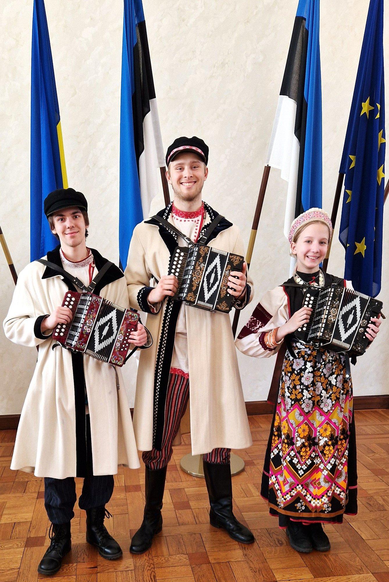 Meie läheme peole! Tartu, Võru ja kagukandi grupid tutvustavad end