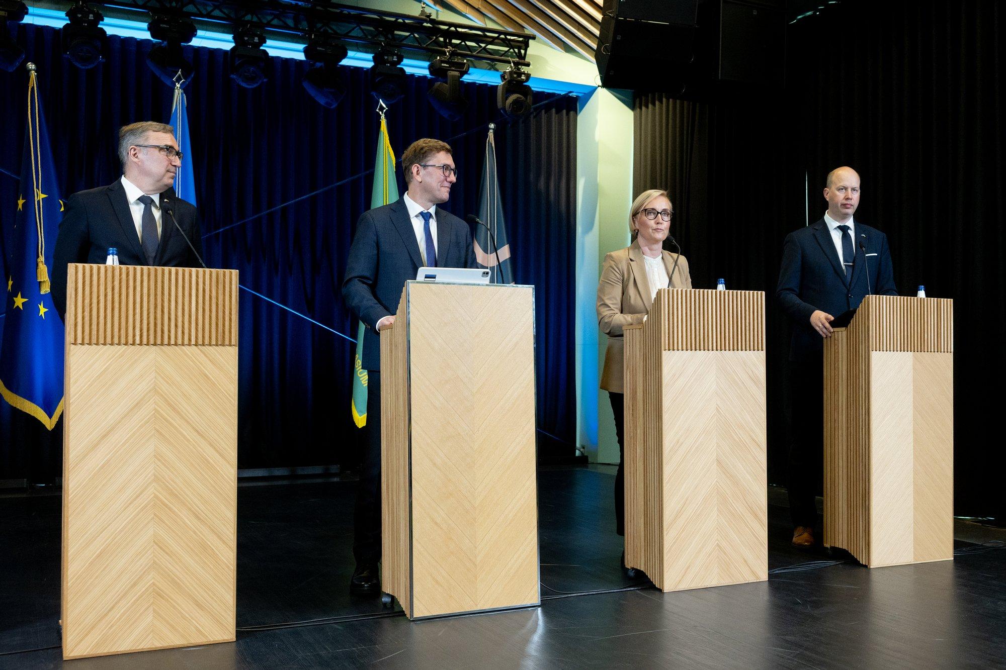 ÜLEVAADE | Tasuks üle 100 000 euro aastas. Loe, milline minister teenis kõige suurema teenistuse