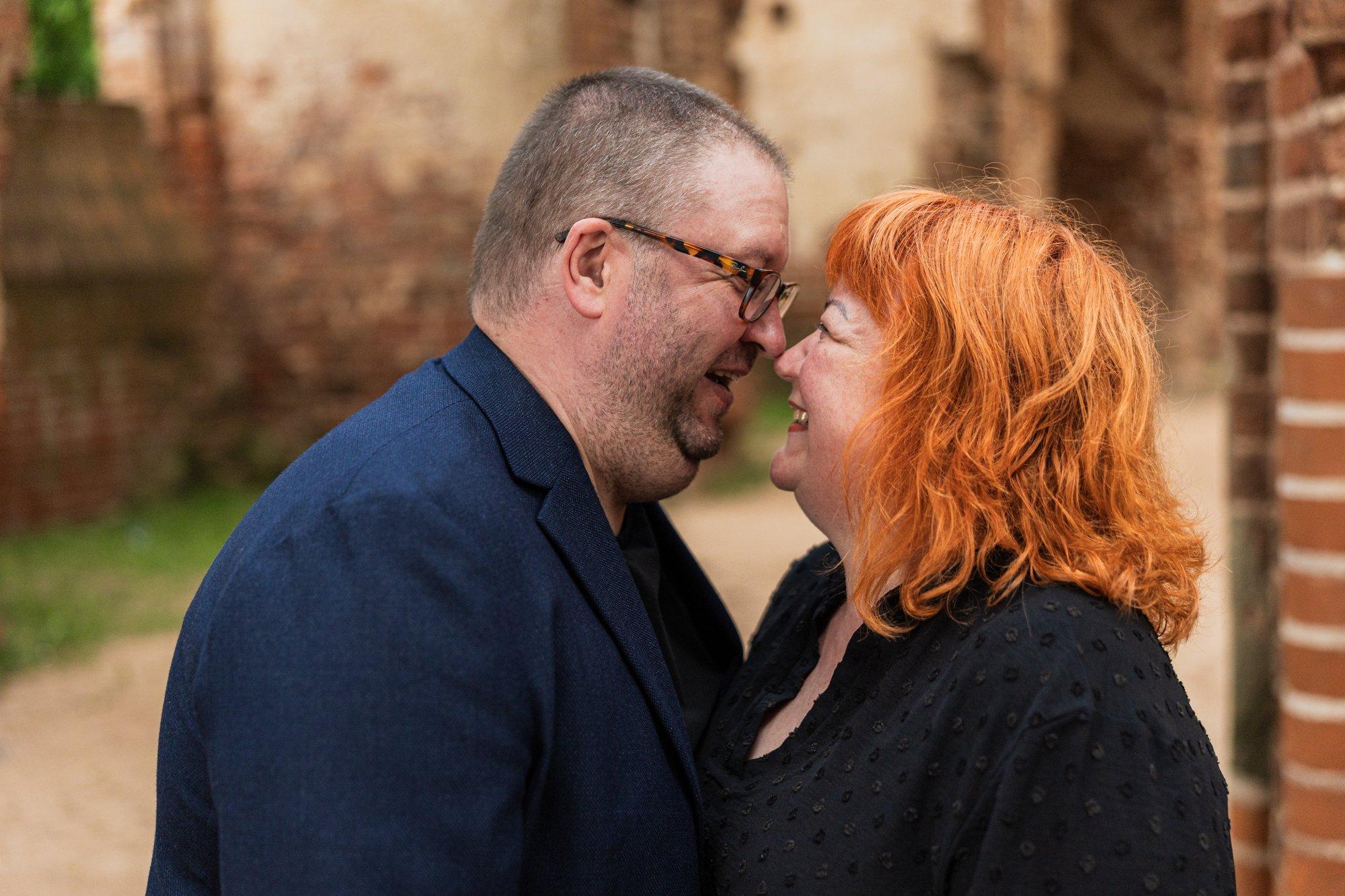 Tutvumisportaal viis keskealise paari kokku. „Kirjutasin enda kohta maailma kõige õudsema tutvustuse“