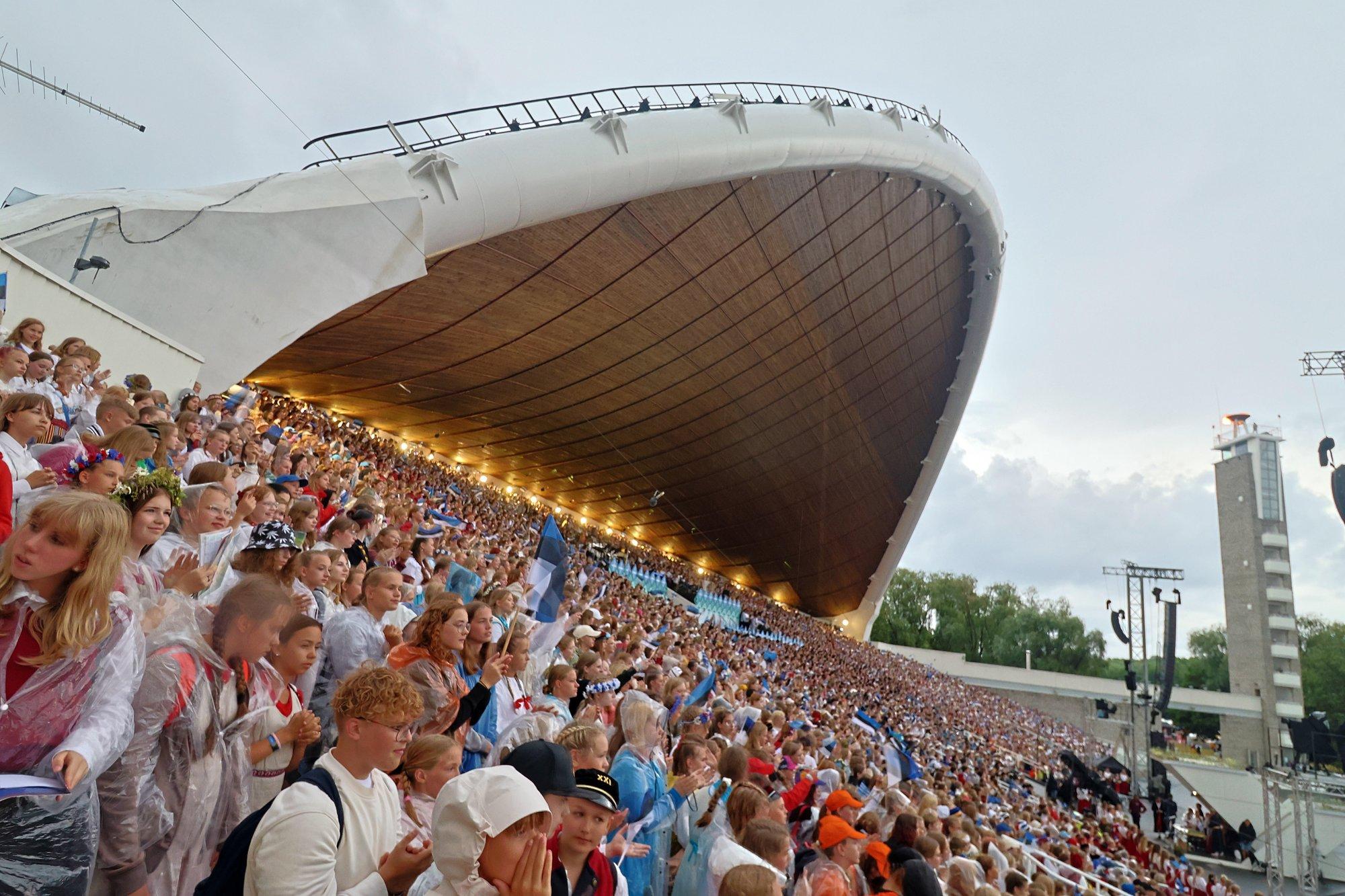 Ole ettevaatlik. Väljamüüdud laulu- ja tantsupidu ahvatleb ka pettureid