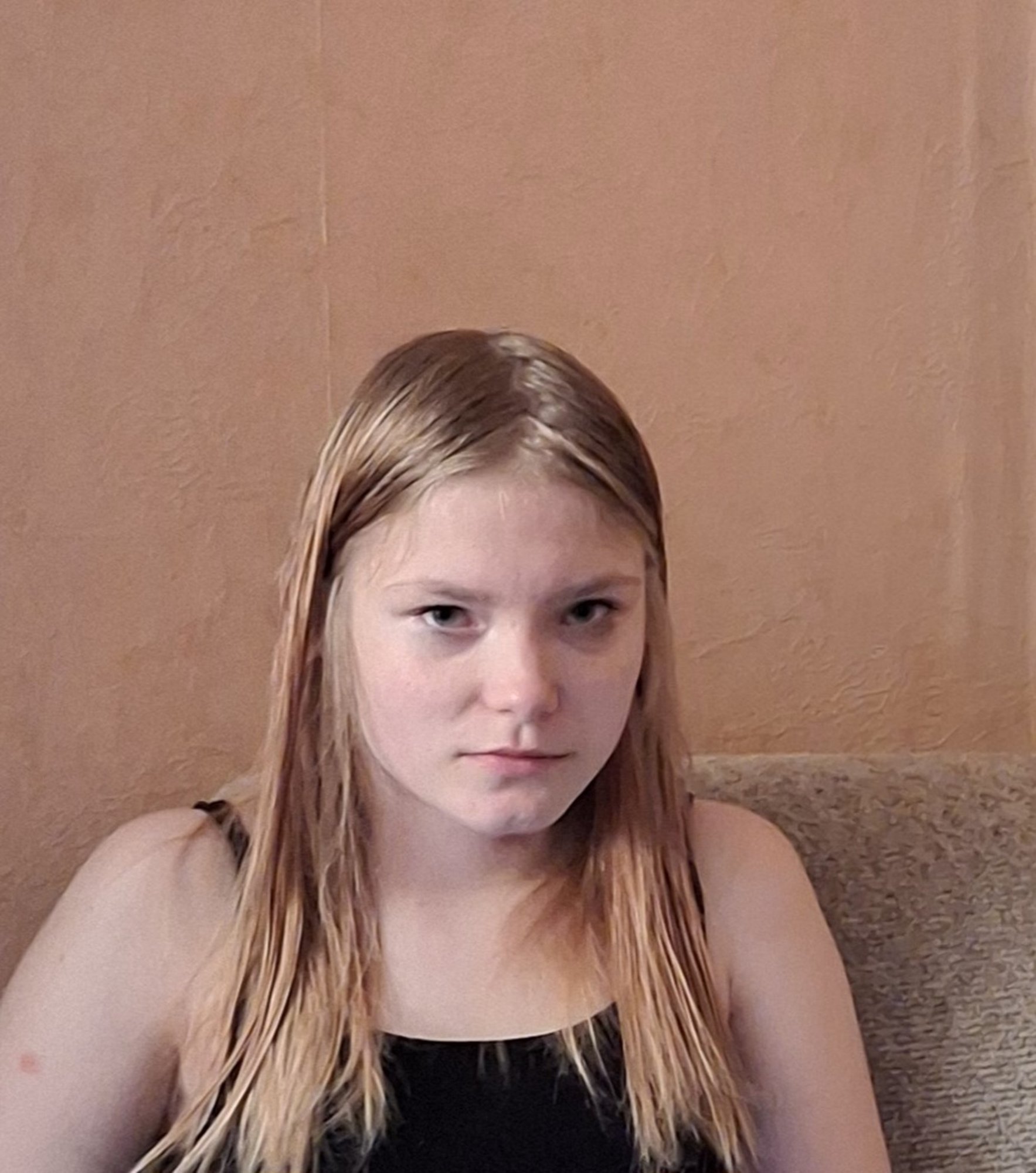 FOTO | Politsei otsib 16-aastast Sirlet