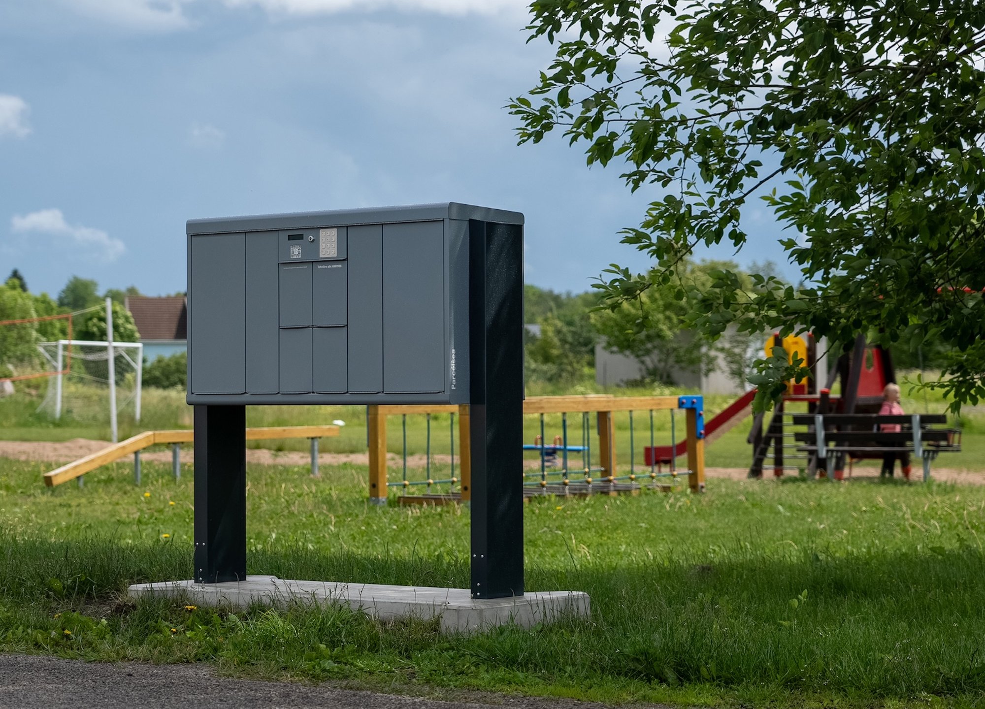 Postiteenuste tulevik: Omniva avab Põlvamaa külades 10 kogukonnapakiautomaati