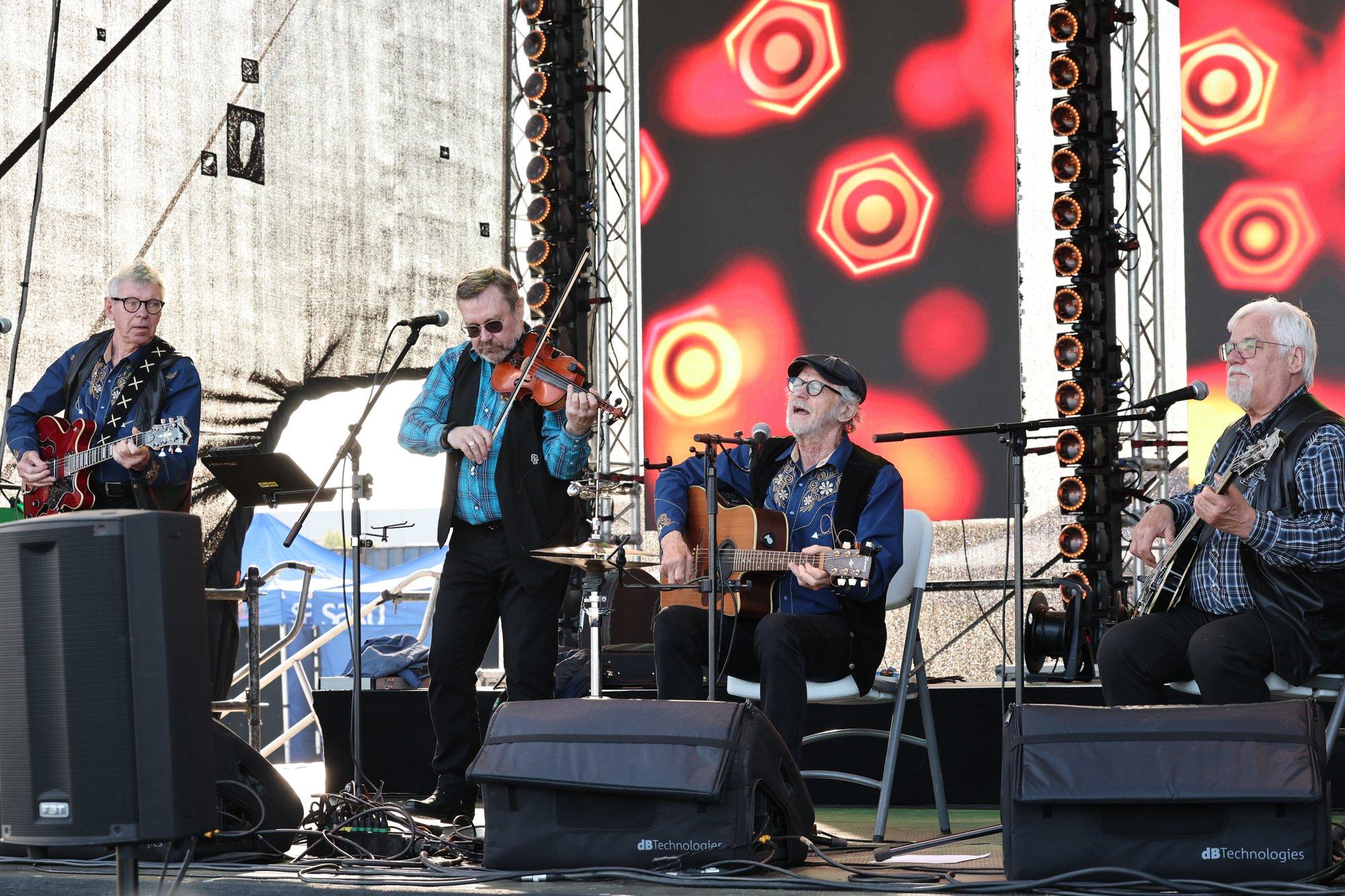 OTSEFOTOD | Kogub tuure! Vaata, kes saabuvad Rae valla jaanitule melu nautima