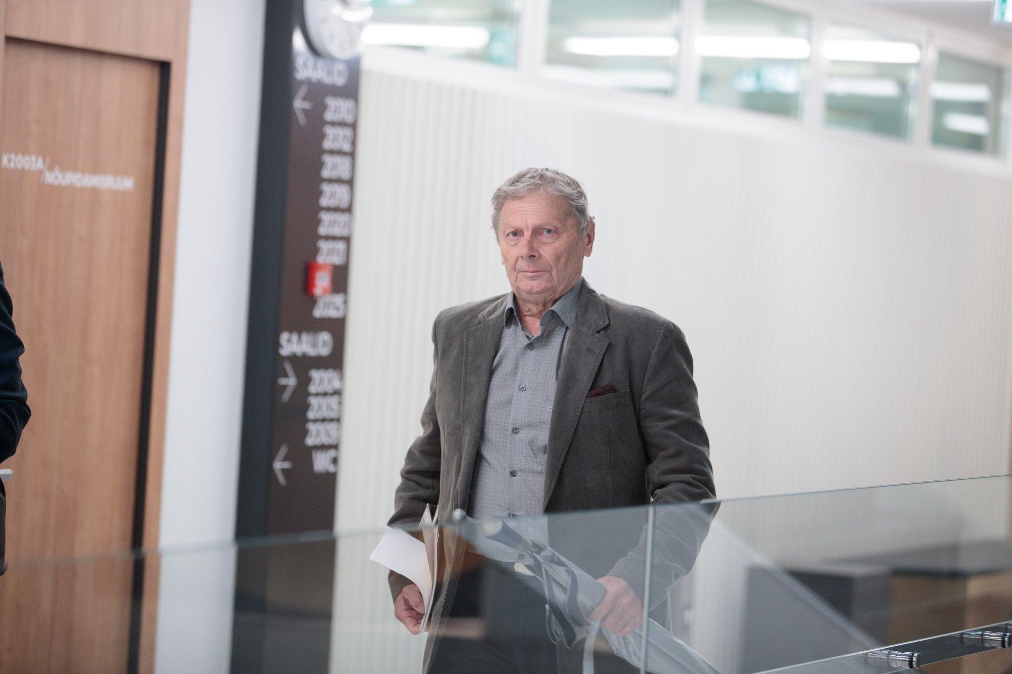 Prokuratuur süüdistab hinnatud ortopeedi patsientidelt altkäemaksu võtmises