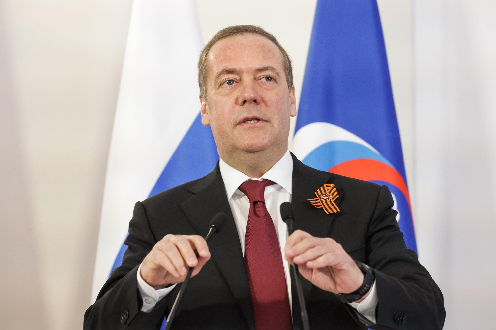 Venemaa mõistab Iraani ründamise hukka, Medvedev kelkis Vene tuumarelvaga