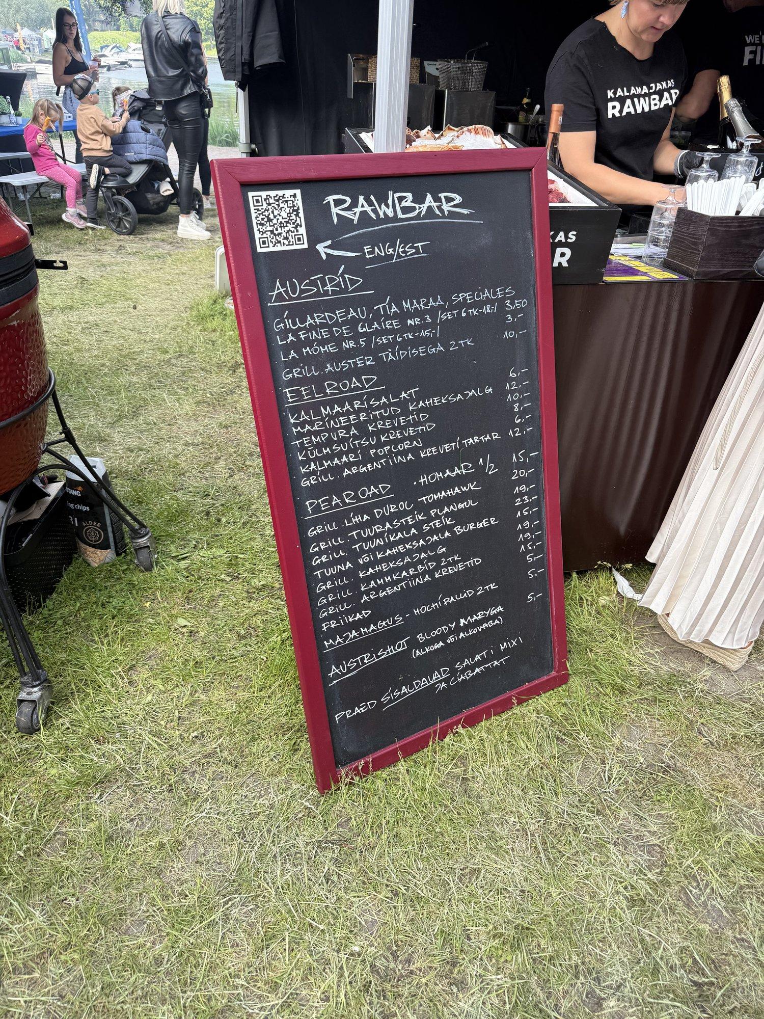 VIDEO JA FOTOD | Grillfestil maksavad mõned road koguni 20 euro ringis. Külastajad on valmis ohtralt kulutama