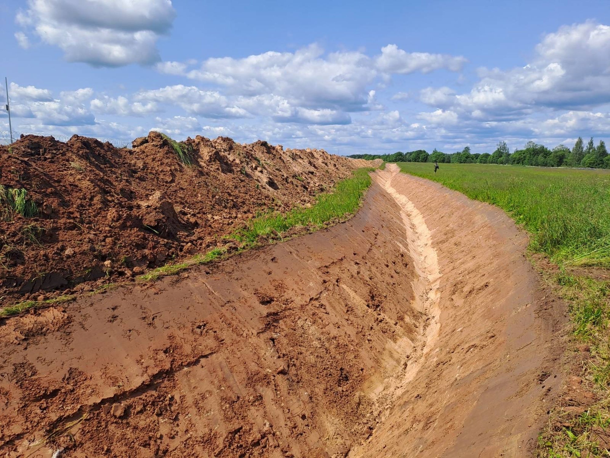 Eesti alustas kagupiiril tõkestuskraavide rajamist