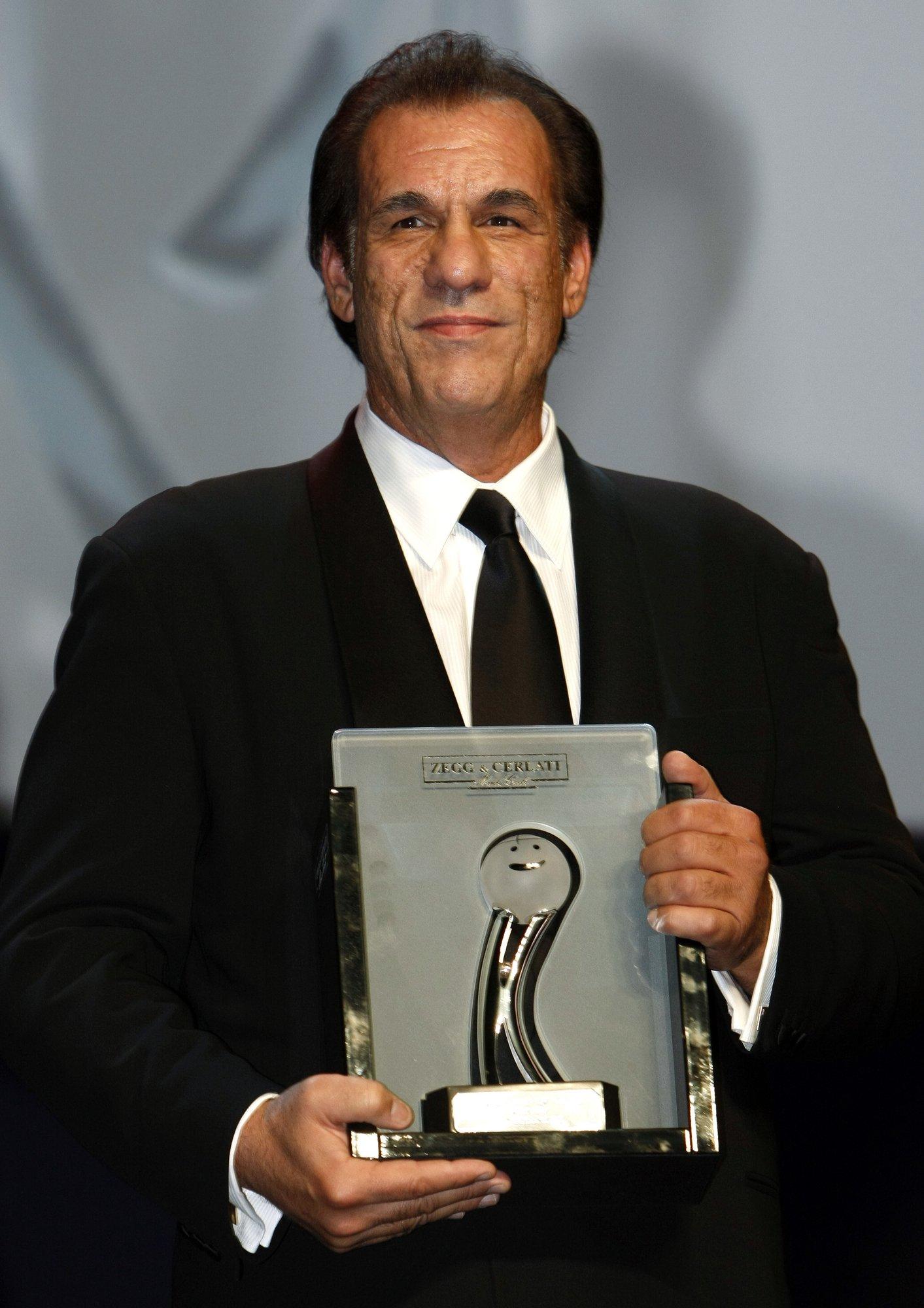 Hollywoodi täht Robert Davi naudib abielu eestlannaga. Paaril on kahe peale kokku kaheksa last