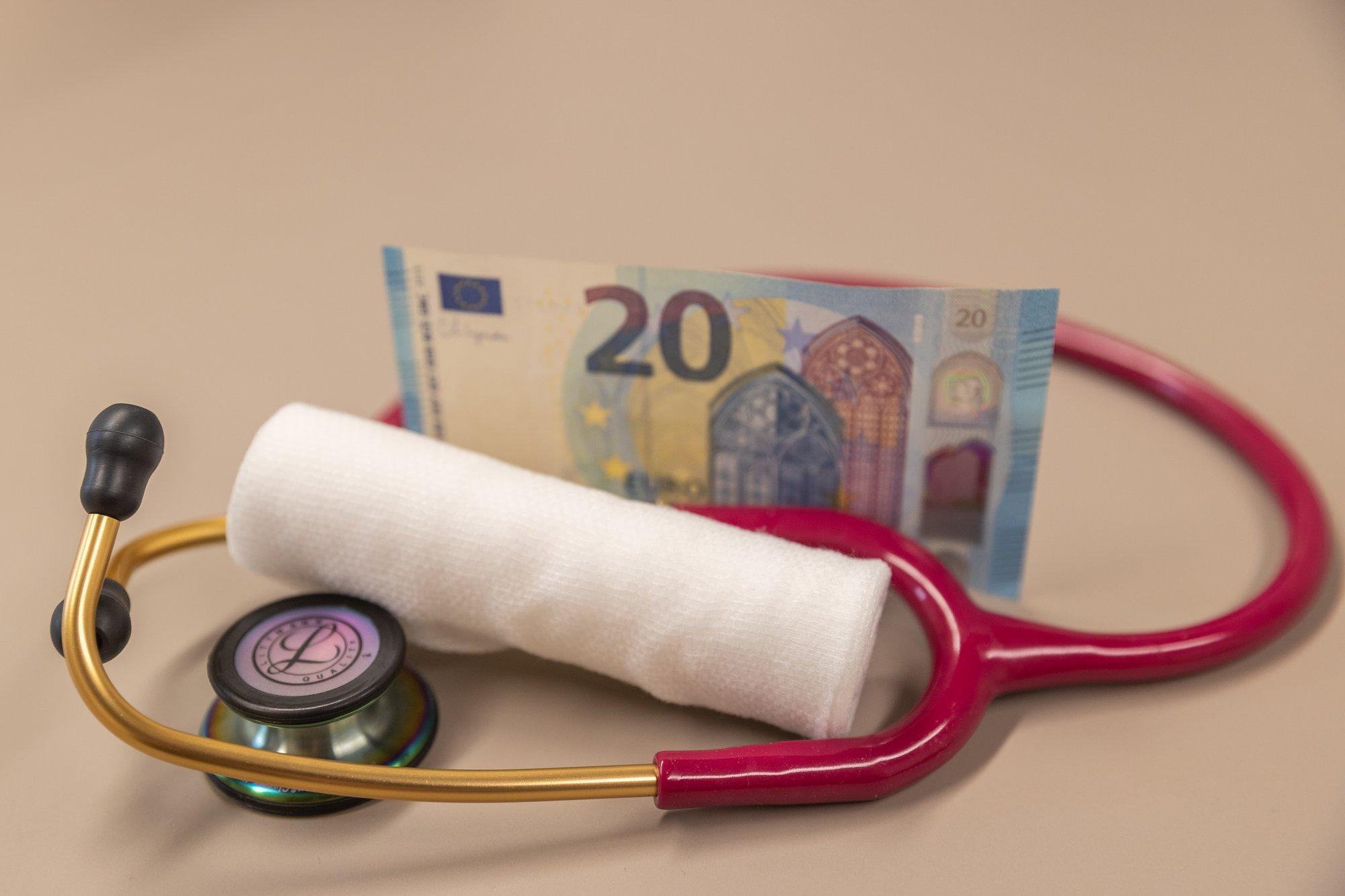 JUHTKIRI | Paneme arstide-õpetajate peale kaebajad maksma