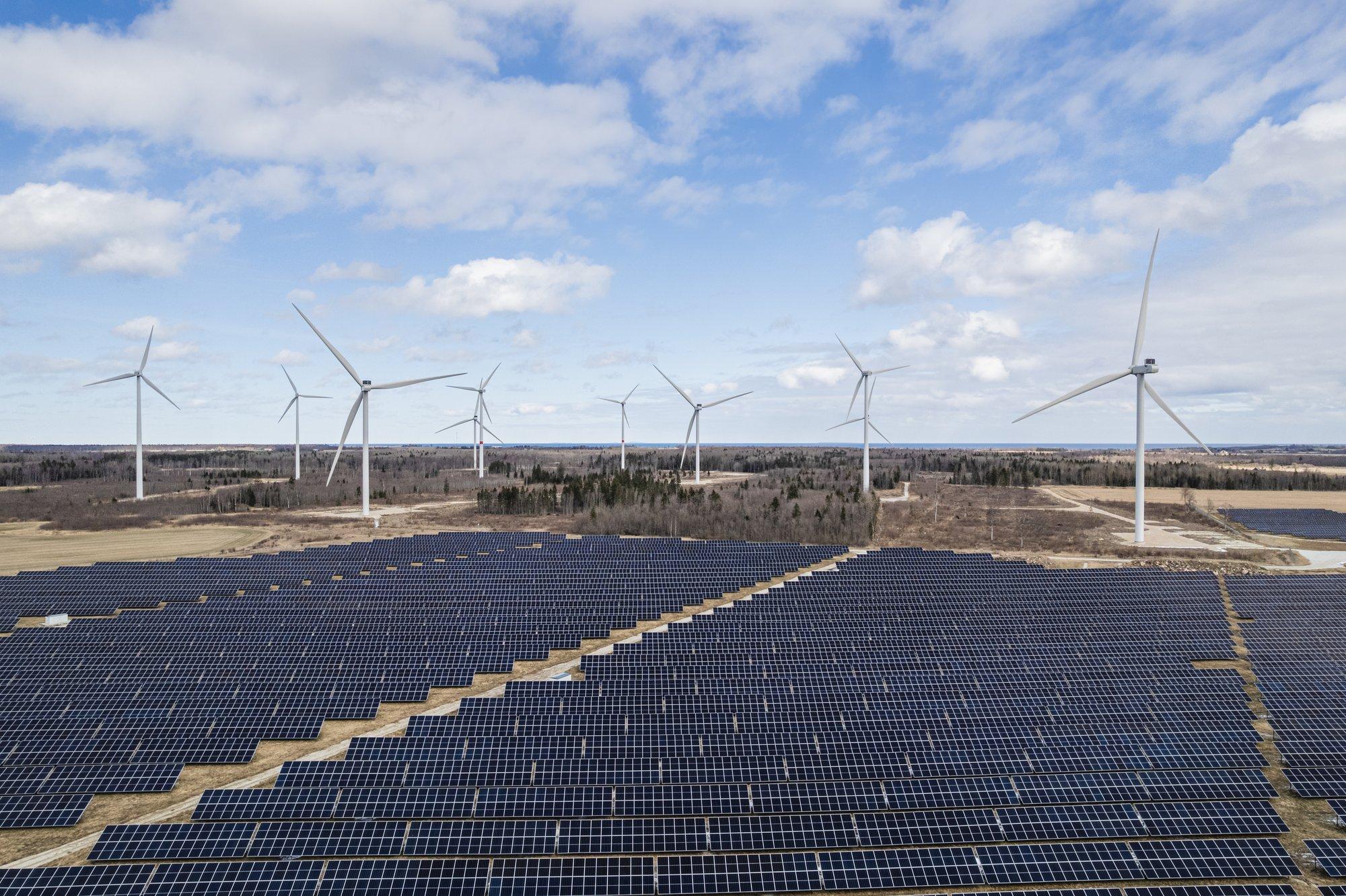 Suur hulk taastuvelektrit lükkub edasi. Ukraina sõda takistab Eesti päikeseparkides tootmist
